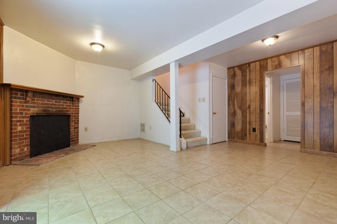 DALE CITY - Residential Lease