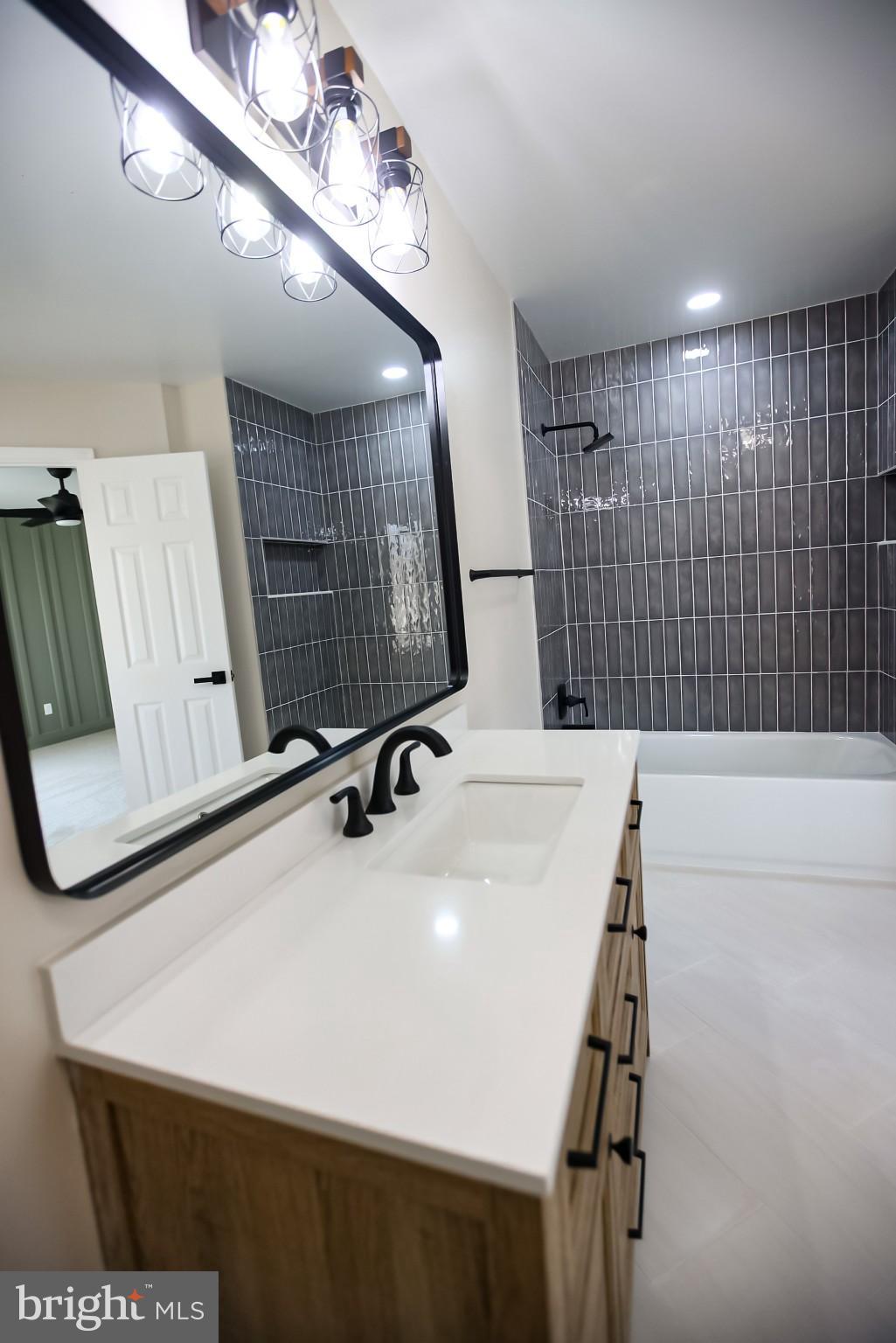 LOWES ISLAND/CASCADES - Residential