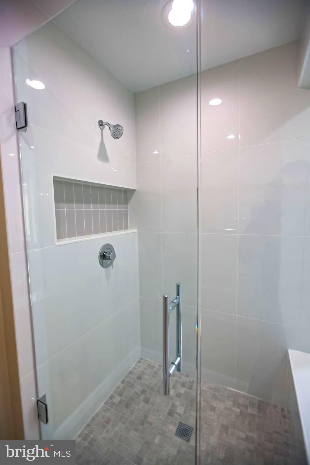 LOWES ISLAND/CASCADES - Residential