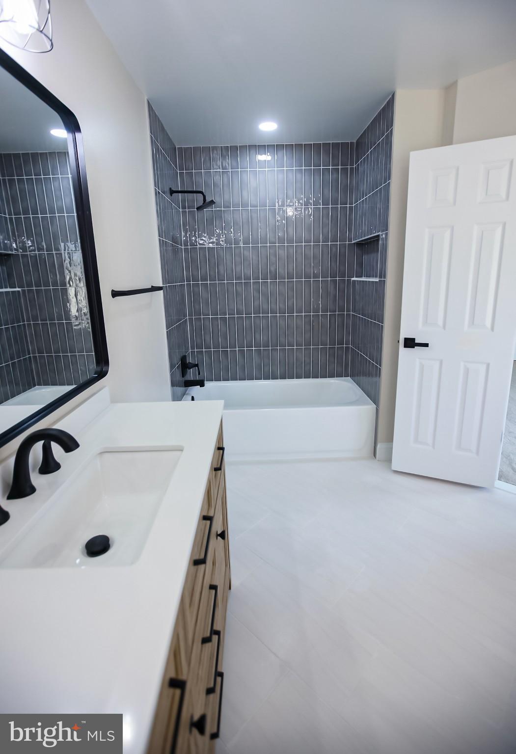 LOWES ISLAND/CASCADES - Residential