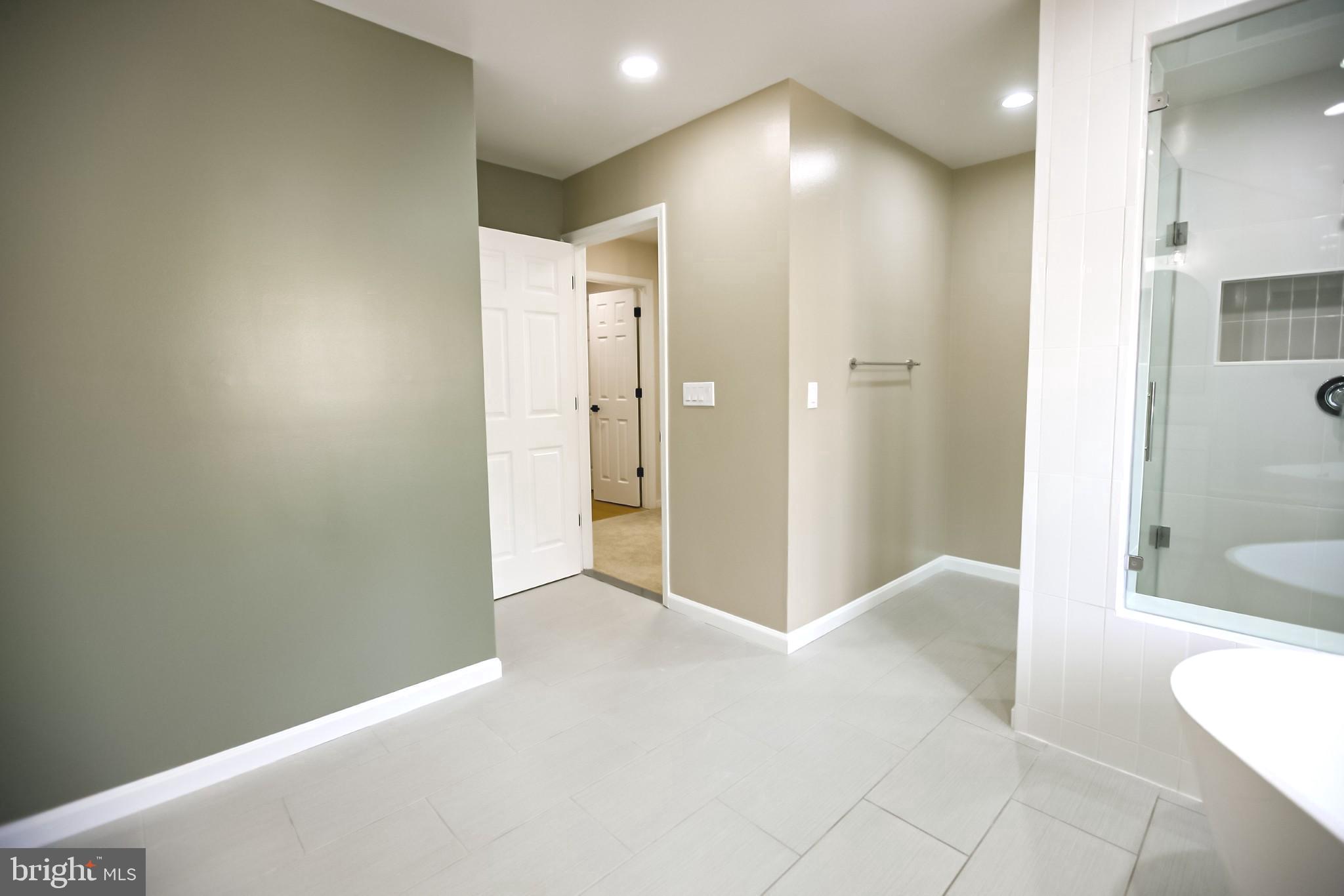 LOWES ISLAND/CASCADES - Residential