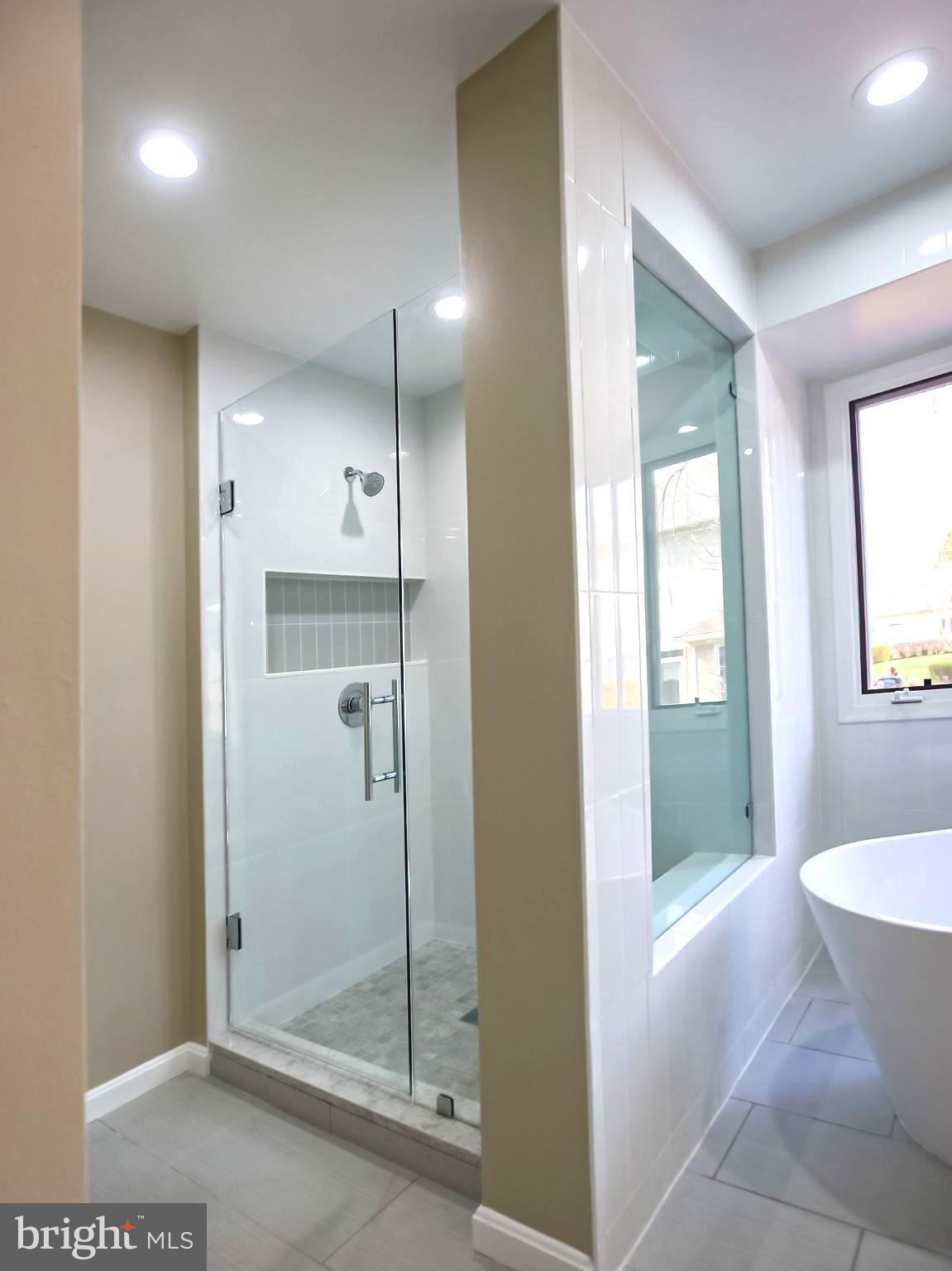 LOWES ISLAND/CASCADES - Residential