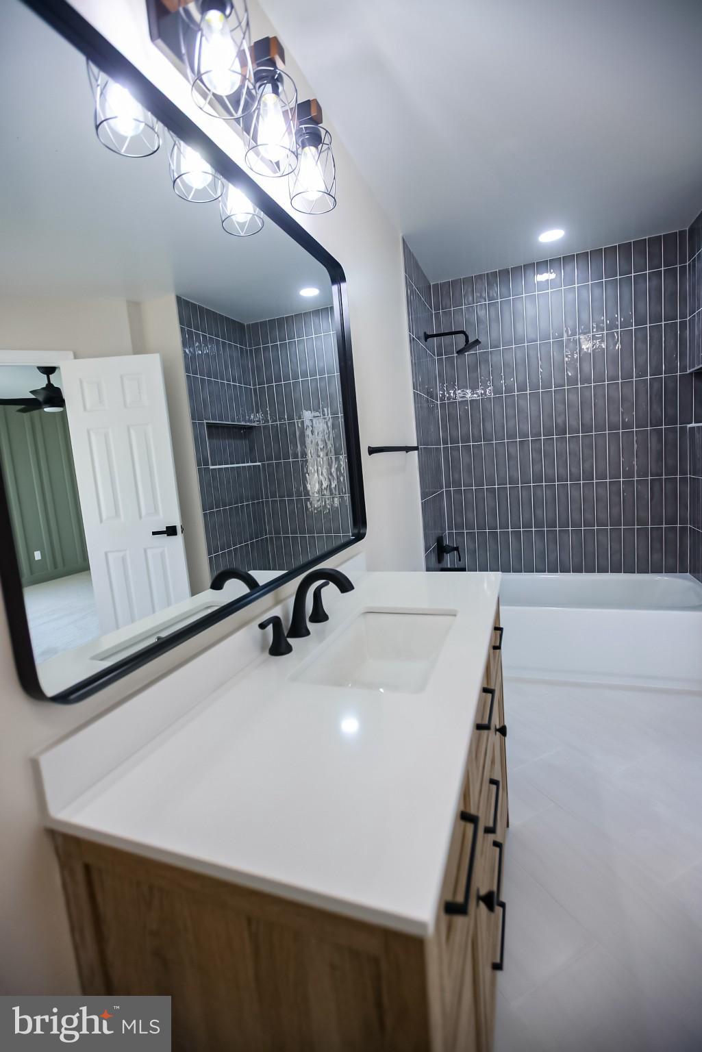 LOWES ISLAND/CASCADES - Residential