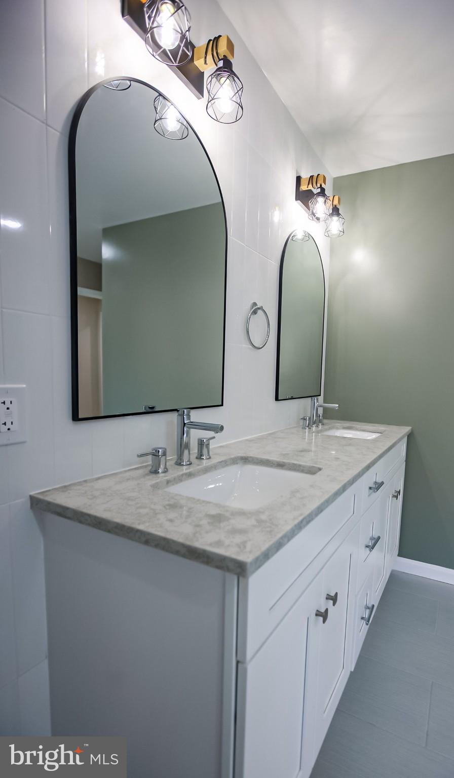 LOWES ISLAND/CASCADES - Residential