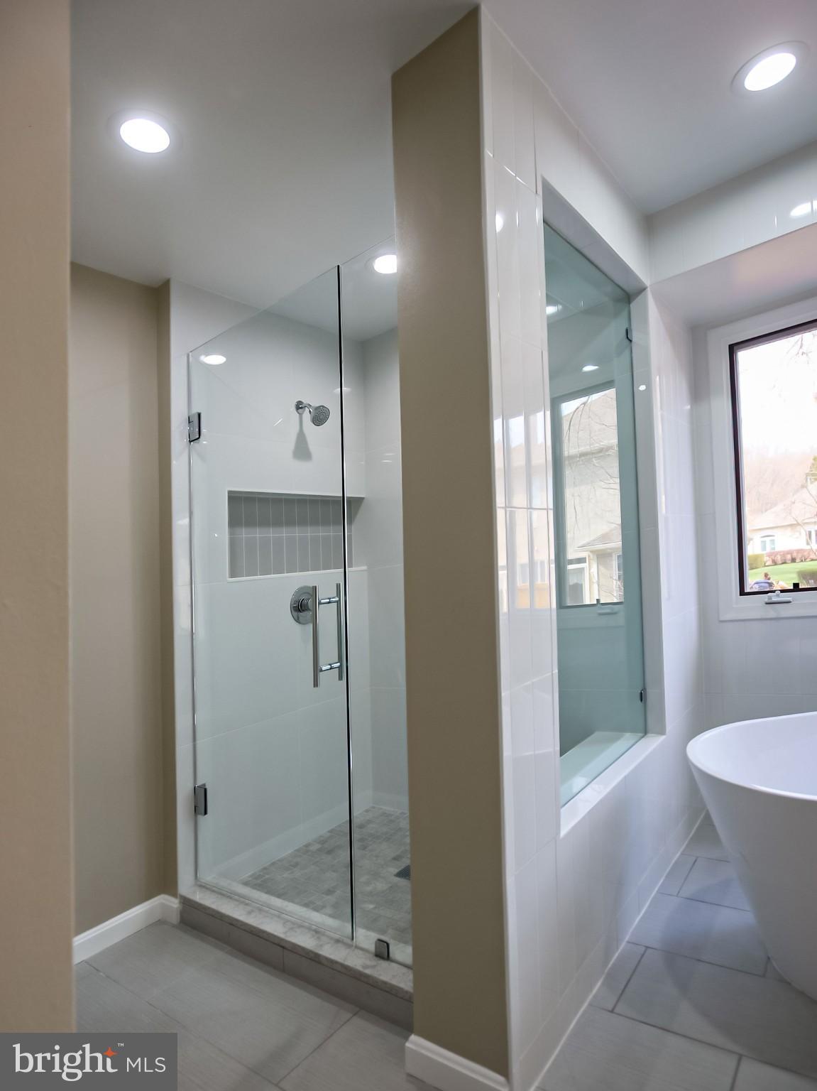 LOWES ISLAND/CASCADES - Residential