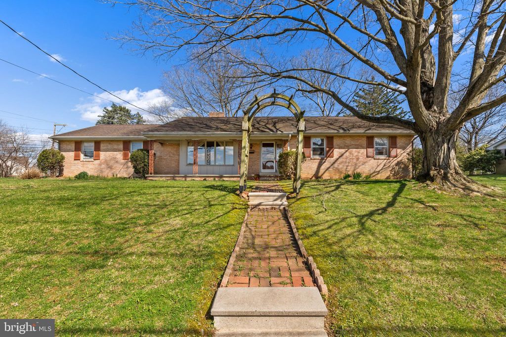 Photo of 2566 Golden Drive, EAST PETERSBURG, PA 17520 (MLS # PALA2085782)