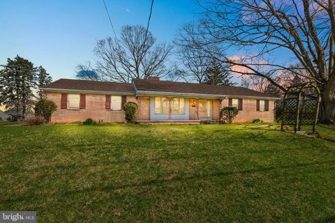 2566 GOLDEN DRIVE EAST PETERSBURG PA 17520