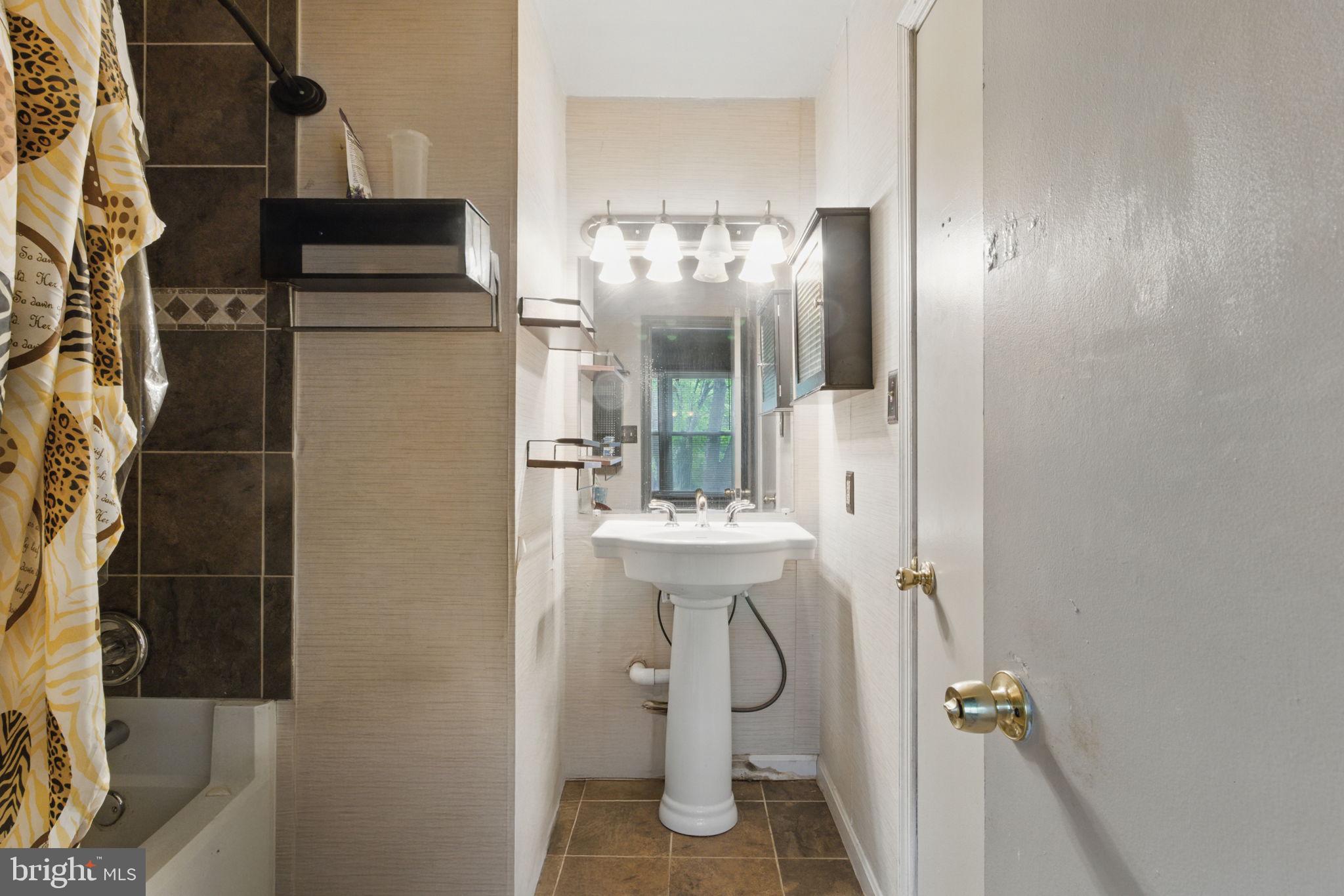 COLONY SQUARE - Residential