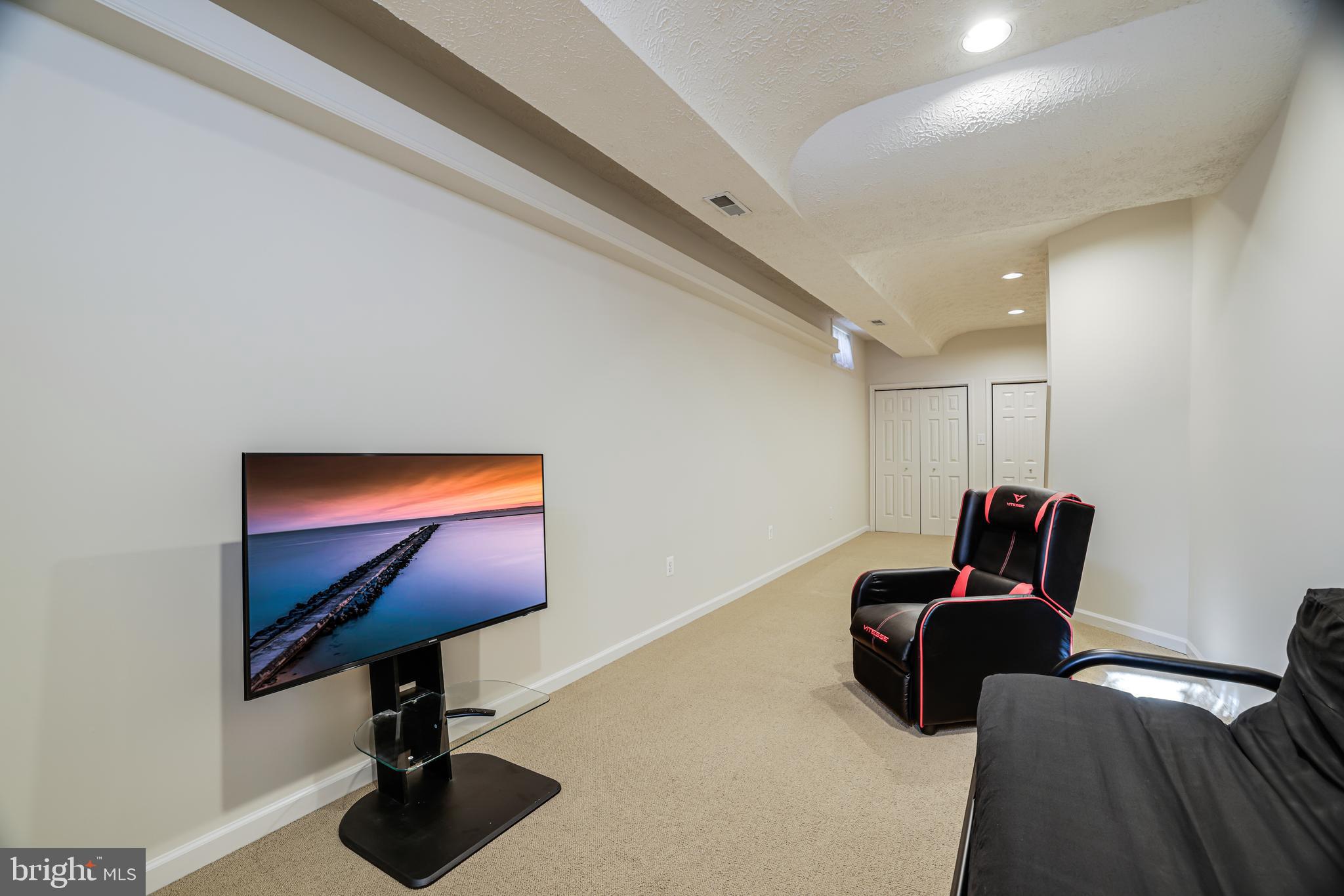 CHANTILLY HIGHLANDS - Residential