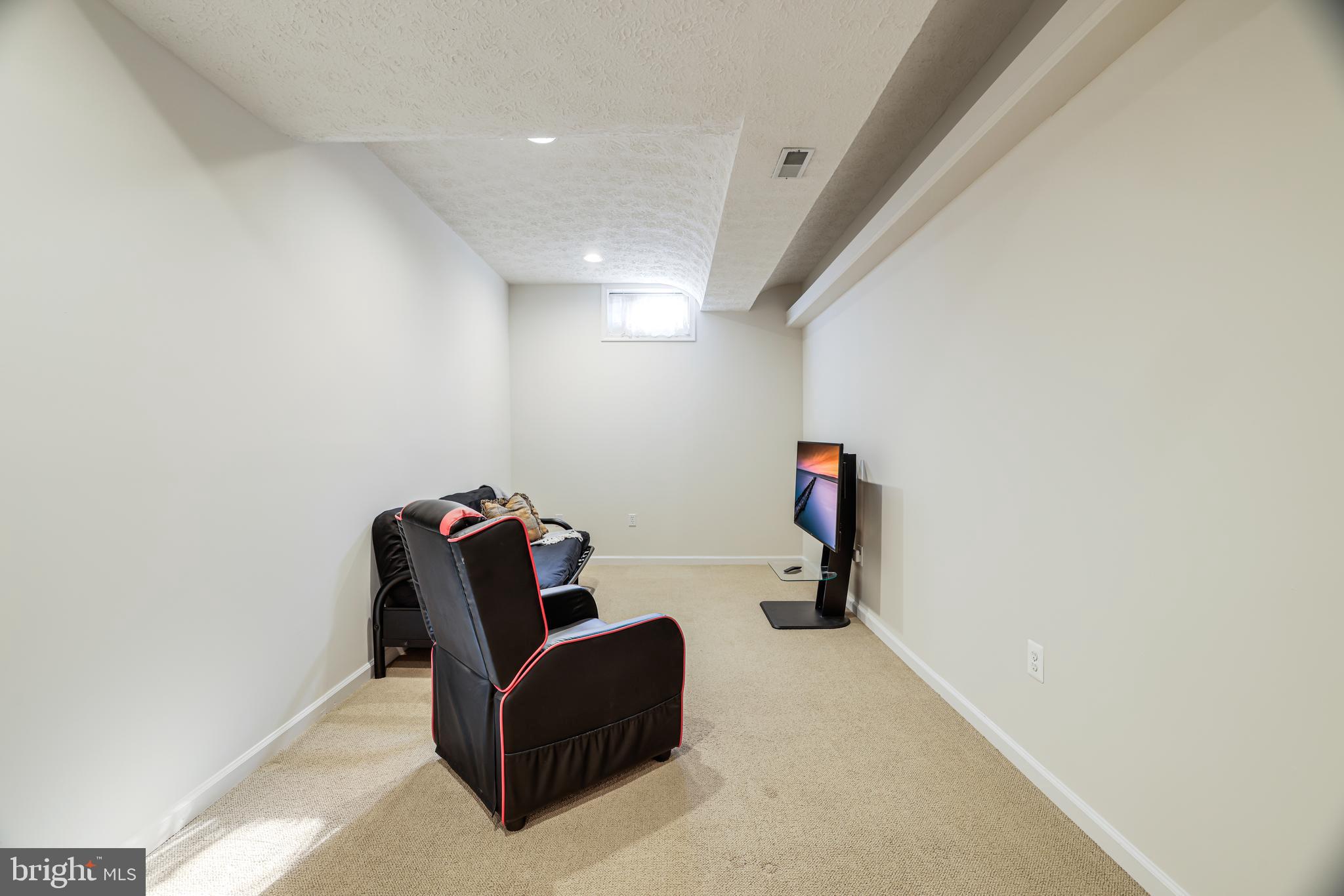 CHANTILLY HIGHLANDS - Residential