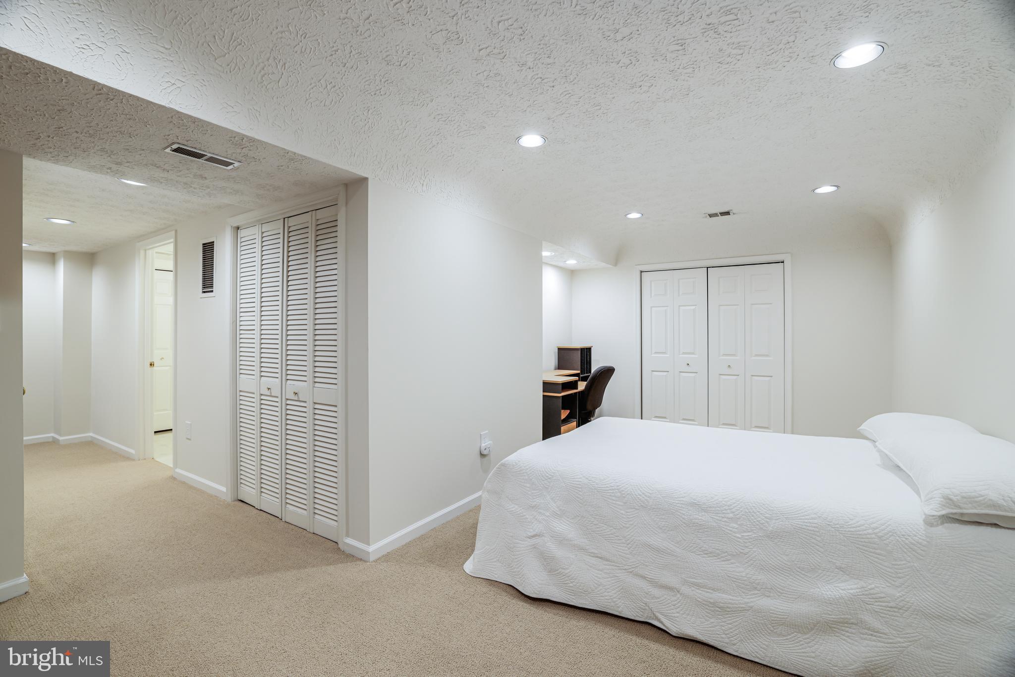 CHANTILLY HIGHLANDS - Residential