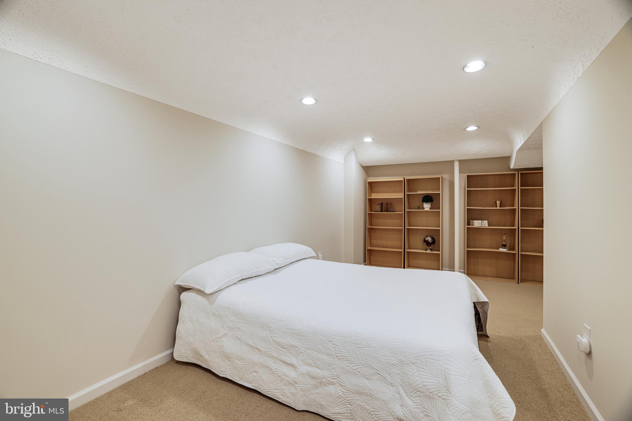 CHANTILLY HIGHLANDS - Residential