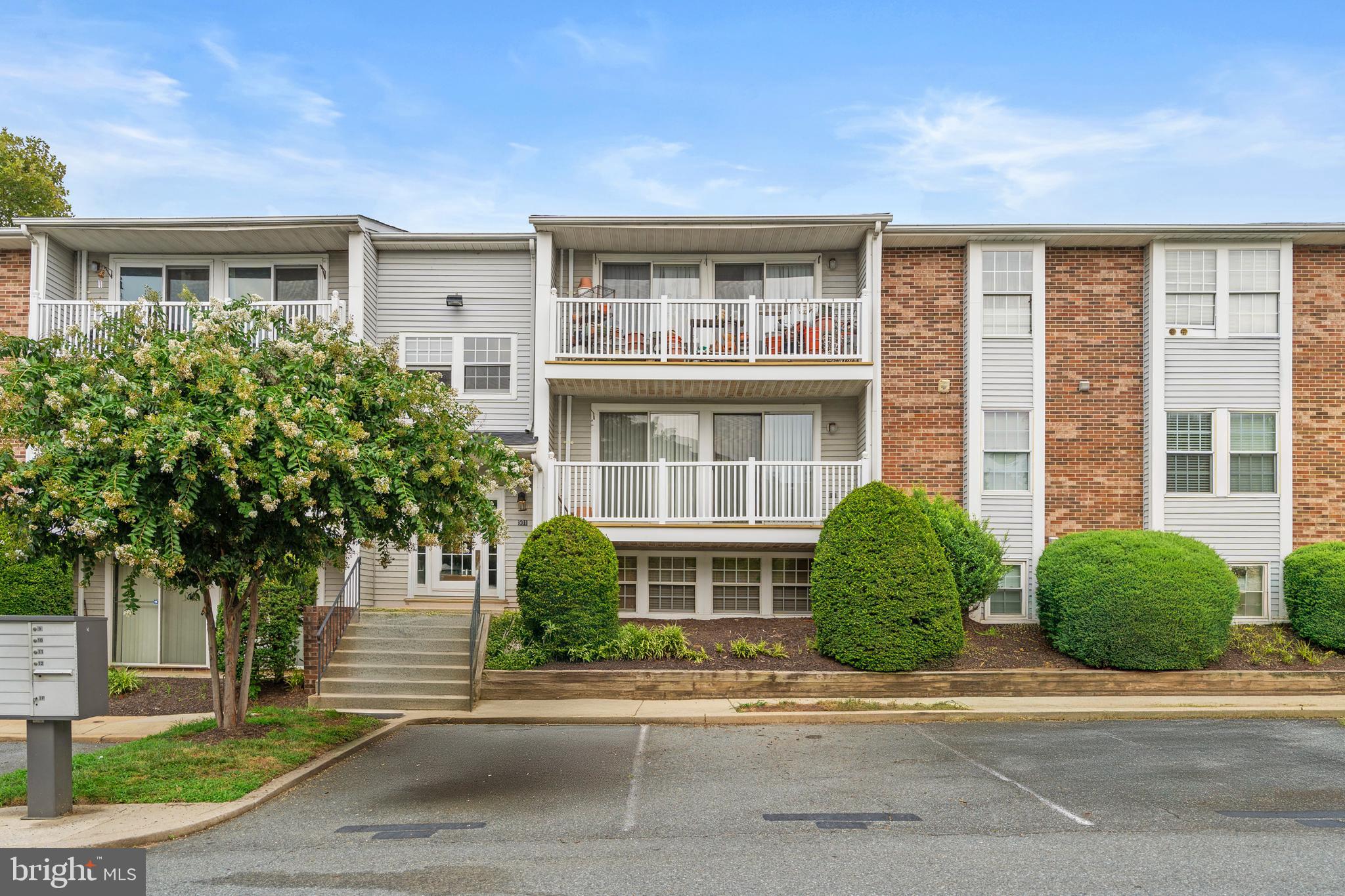 This beautifully updated 2-bedroom, 2-bath condo in the Park Summit community offers modern comfort and unbeatable convenience in the heart of Gaithersburg. The home features wide-plank flooring throughout, abundant natural light from oversized windows, and a spacious open layout ideal for both everyday living and entertaining.
The renovated kitchen includes quartz countertops, stainless steel LG appliances, a designer tile backsplash, and a breakfast bar with seating. Both bathrooms have been tastefully upgraded with modern fixtures and finishes. The primary suite features a large walk-in closet and en-suite bath, while the second bedroom is perfect for guests or a home office. Full-size in-unit laundry adds extra convenience.
Just minutes from RIO and Downtown Crown, you’ll have easy access to some of Montgomery County’s best shopping, dining, and entertainment. Zoned for Fields Road ES, Ridgeview MS, and Quince Orchard HS, this location is also ideal for commuters with quick access to I-270, I-370, the ICC (MD-200), and Shady Grove Metro.
Ample community parking is available just outside the building, and residents enjoy access to fantastic amenities including a swimming pool, tennis courts, tot lots, and scenic walking trails.