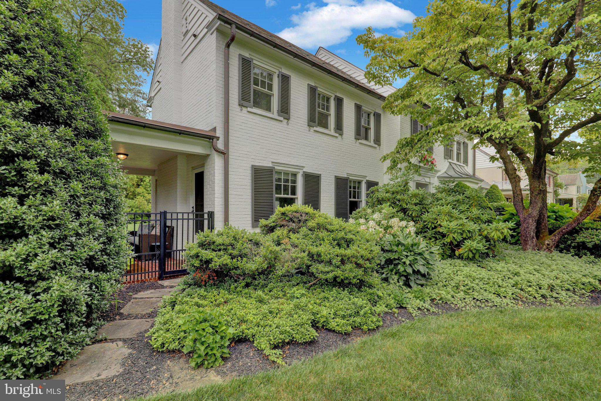 1323 QUARRY LANE