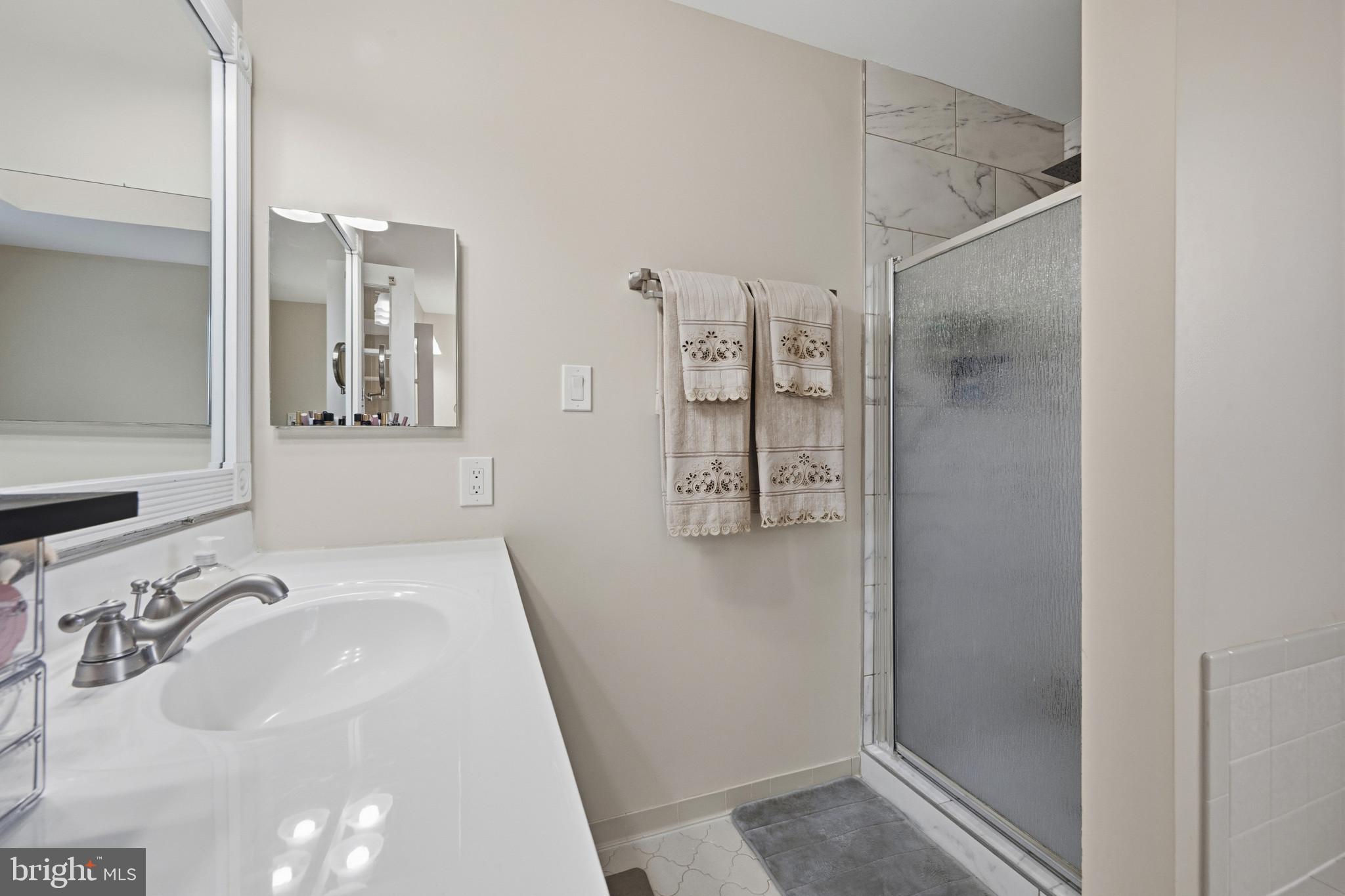 FLINTRIDGE - Residential