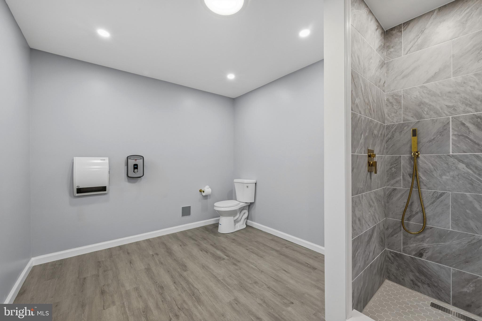 FLINTRIDGE - Residential