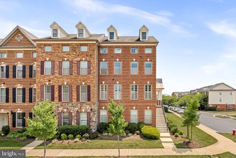 Townhouse For Rent - 43117 Shore Square<br/> Loudoun County, ASHBURN, VA 20148