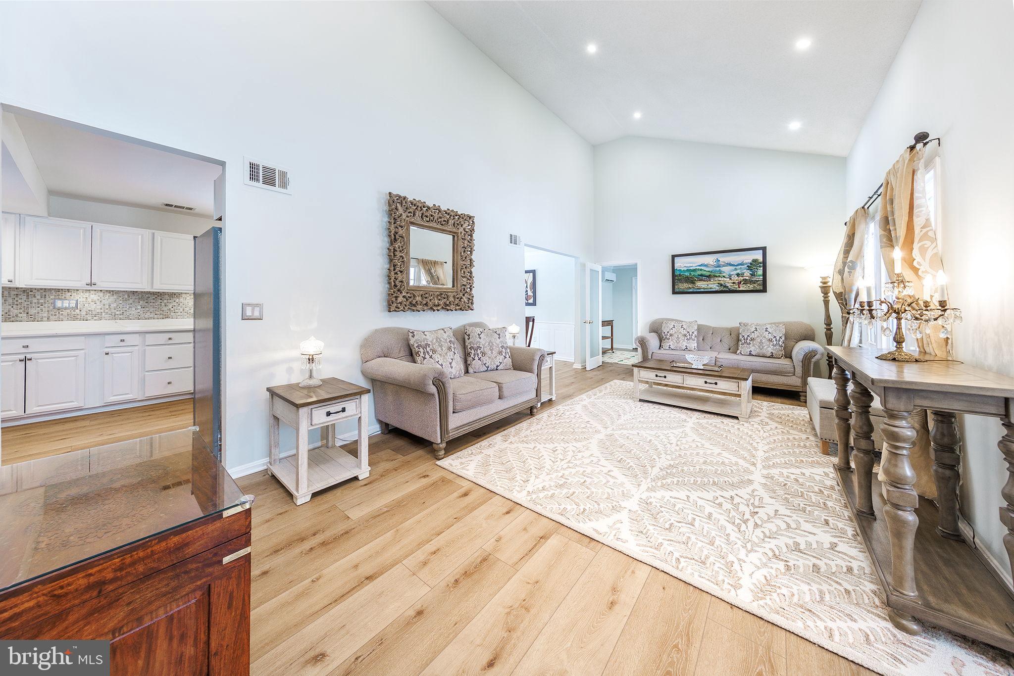 REFLECTION LAKE - Residential