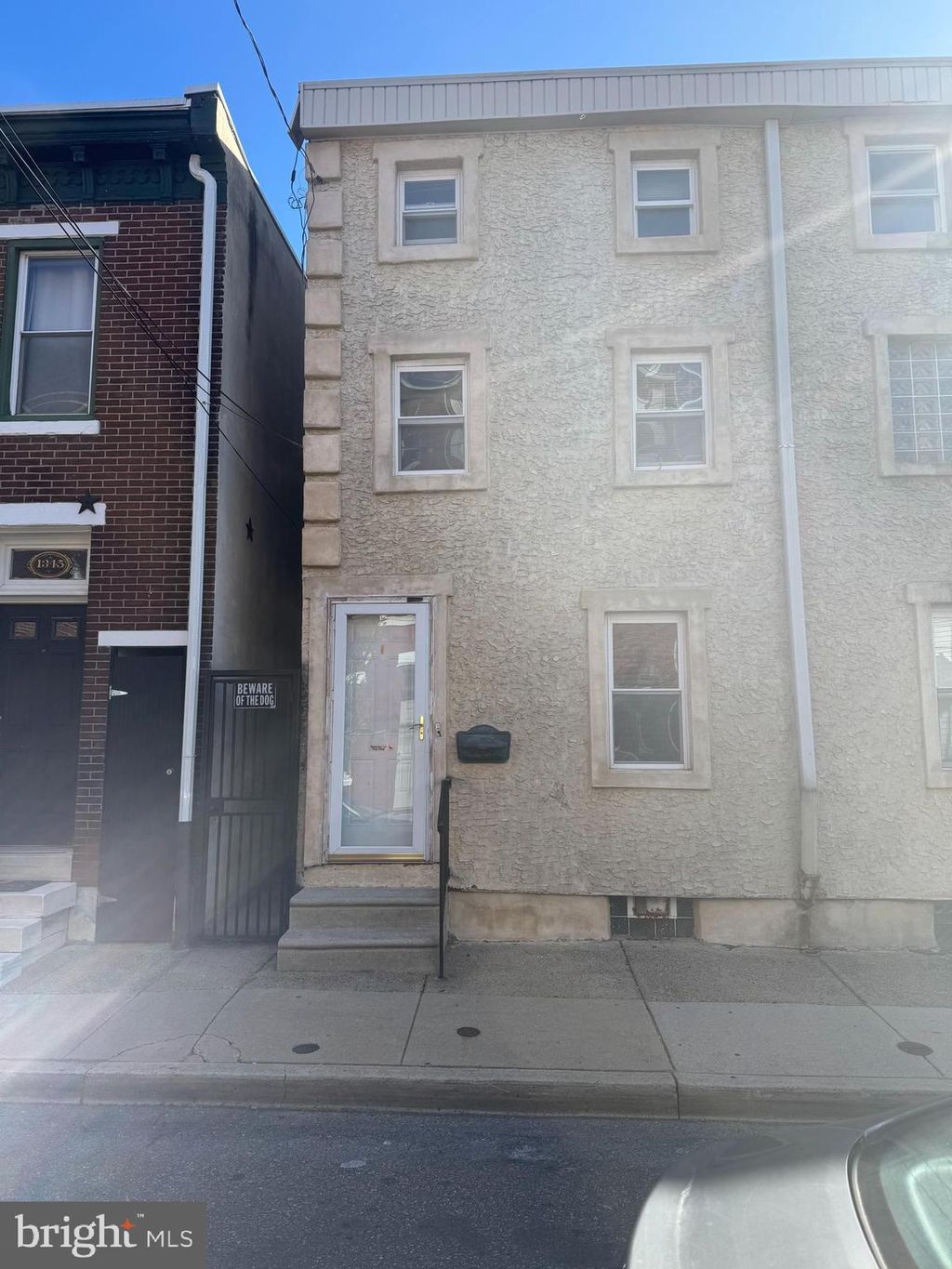 listing image 0