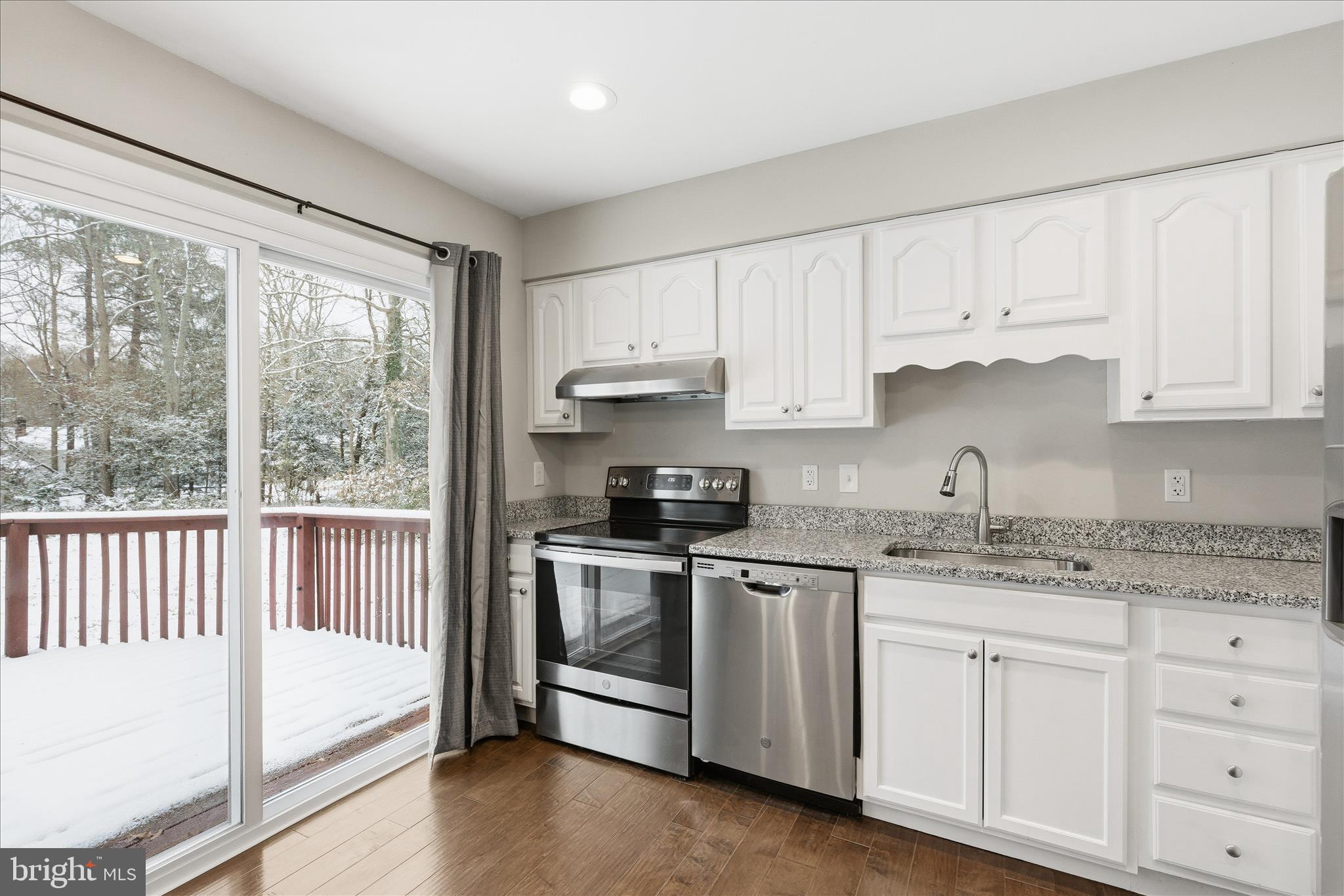 GREENVIEW KNOLLS - Residential