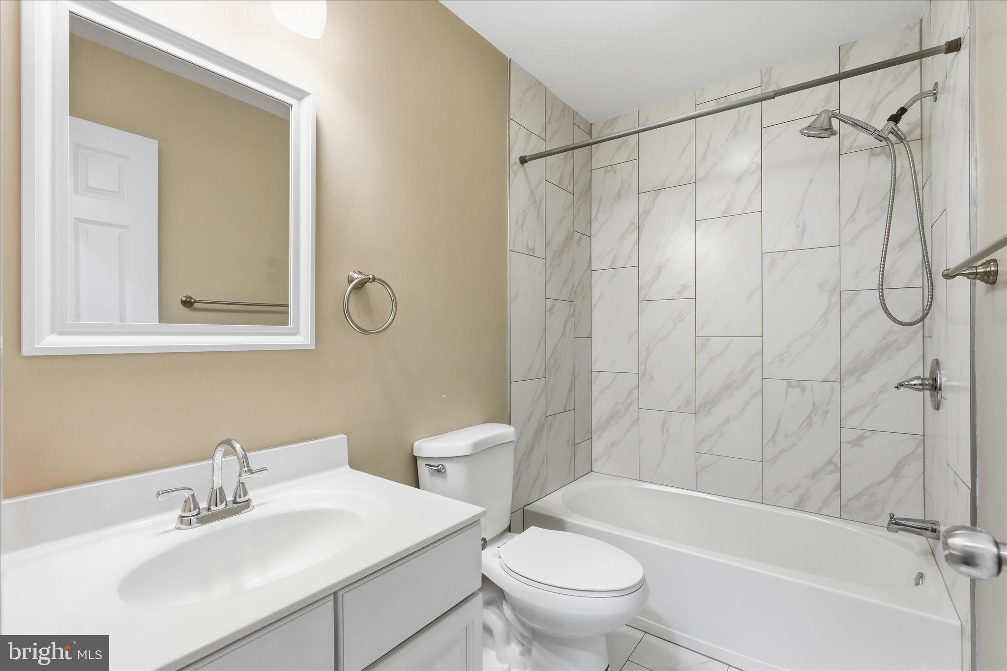 GREENVIEW KNOLLS - Residential