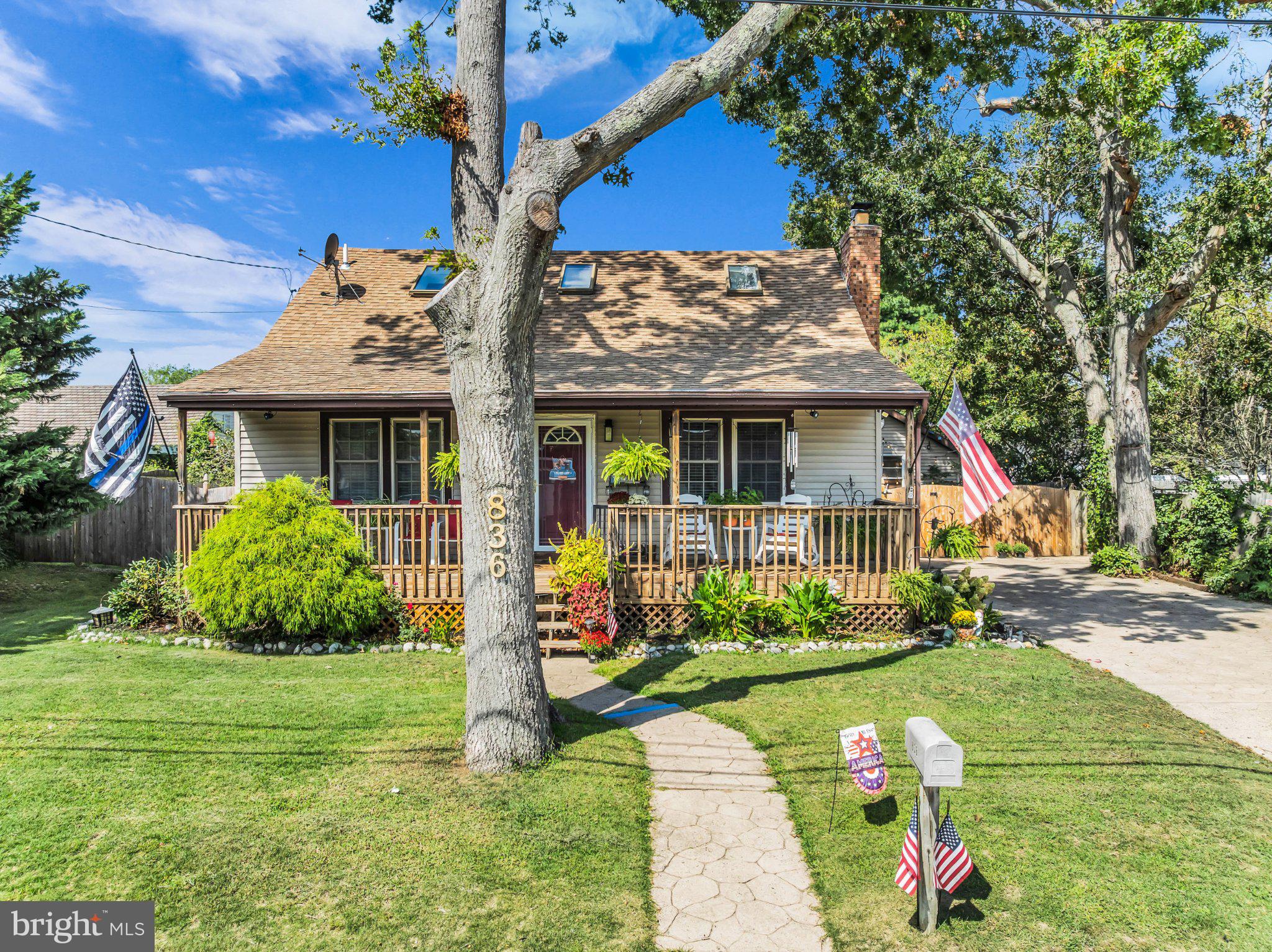 836 BEACH AVENUE