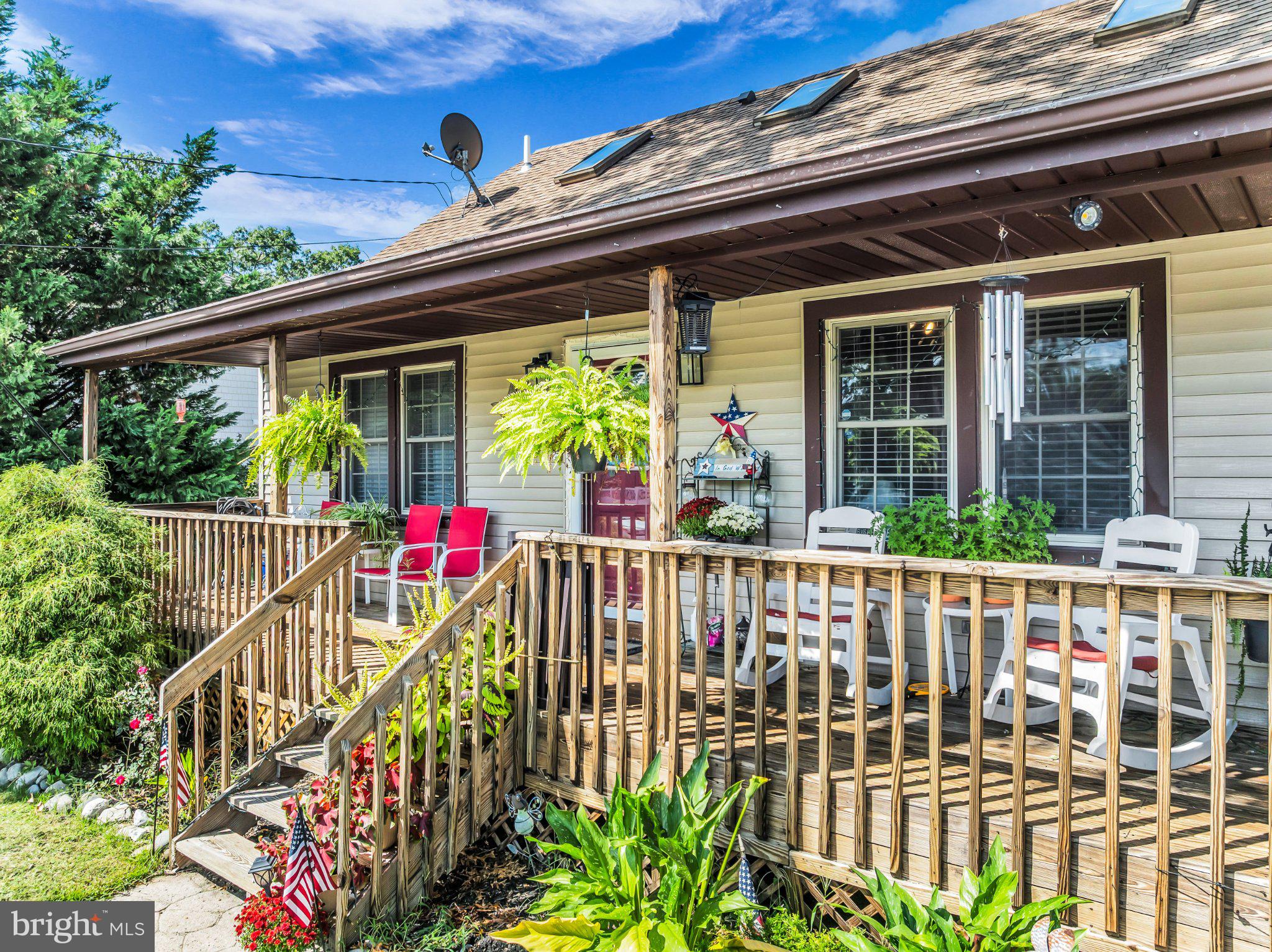 836 BEACH AVENUE