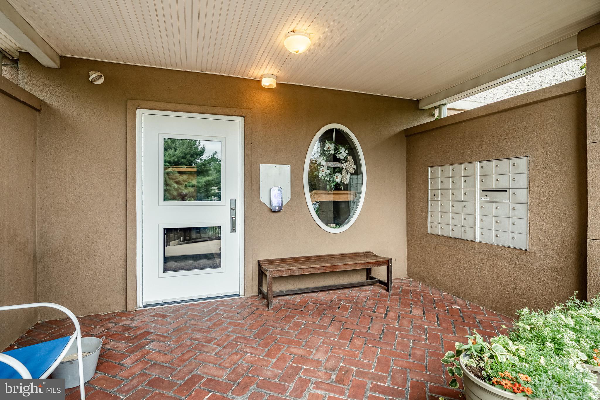 335 PAOLI POINTE DRIVE 335-U