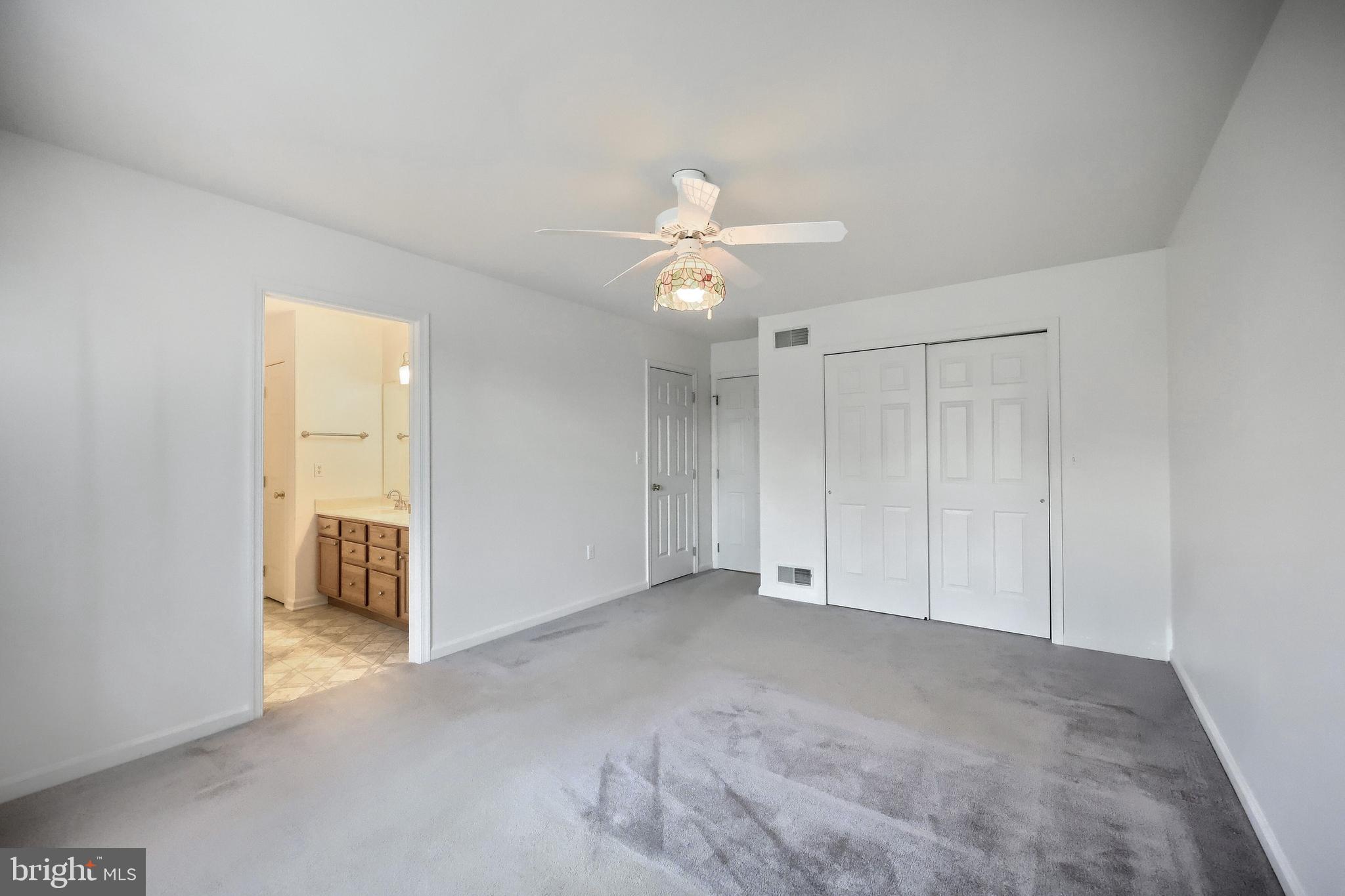 WHITE OAK MANOR - Residential