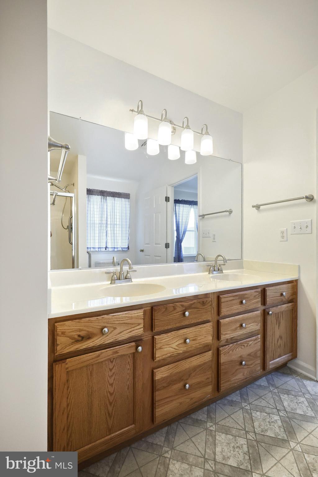 WHITE OAK MANOR - Residential