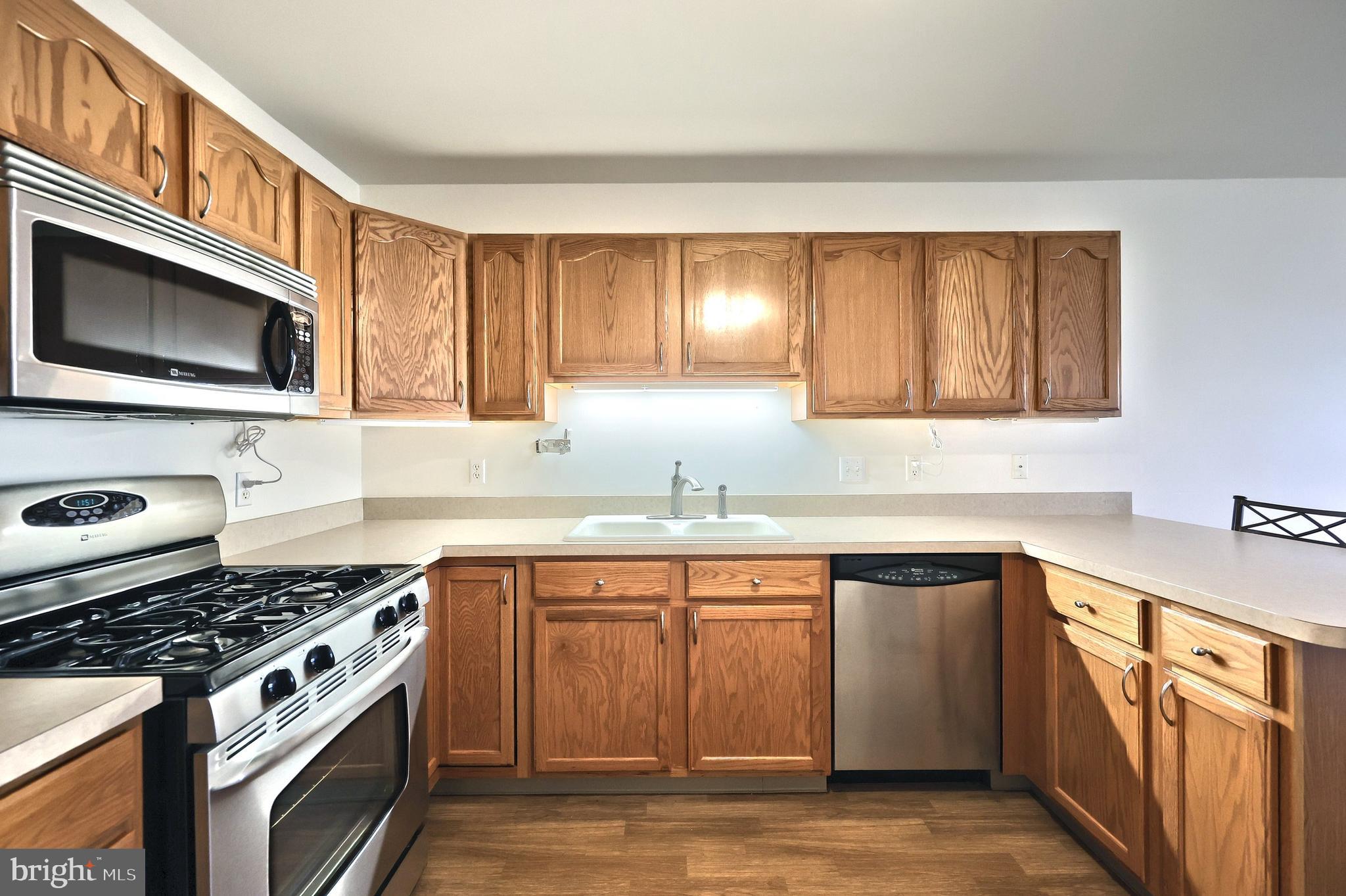 WHITE OAK MANOR - Residential