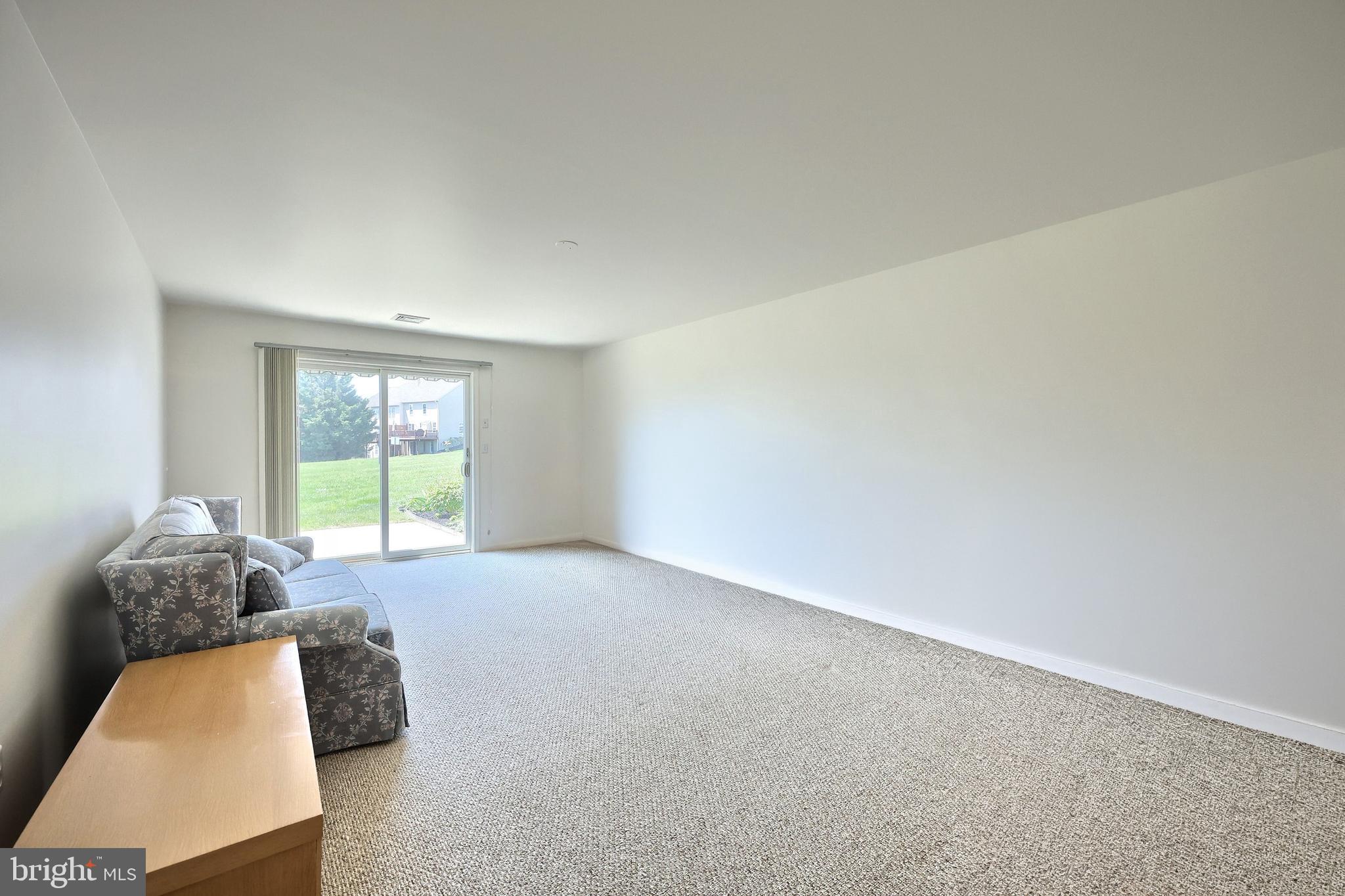 WHITE OAK MANOR - Residential