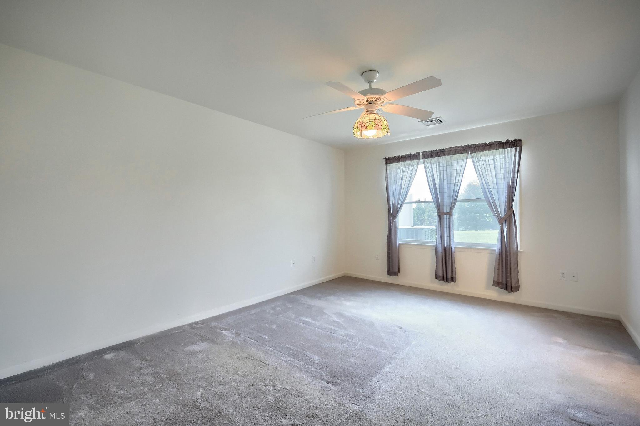 WHITE OAK MANOR - Residential