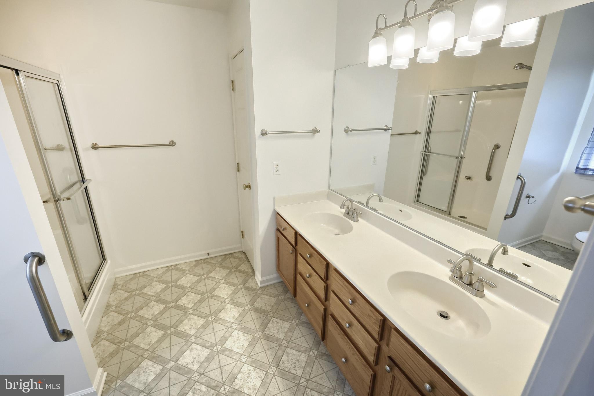 WHITE OAK MANOR - Residential