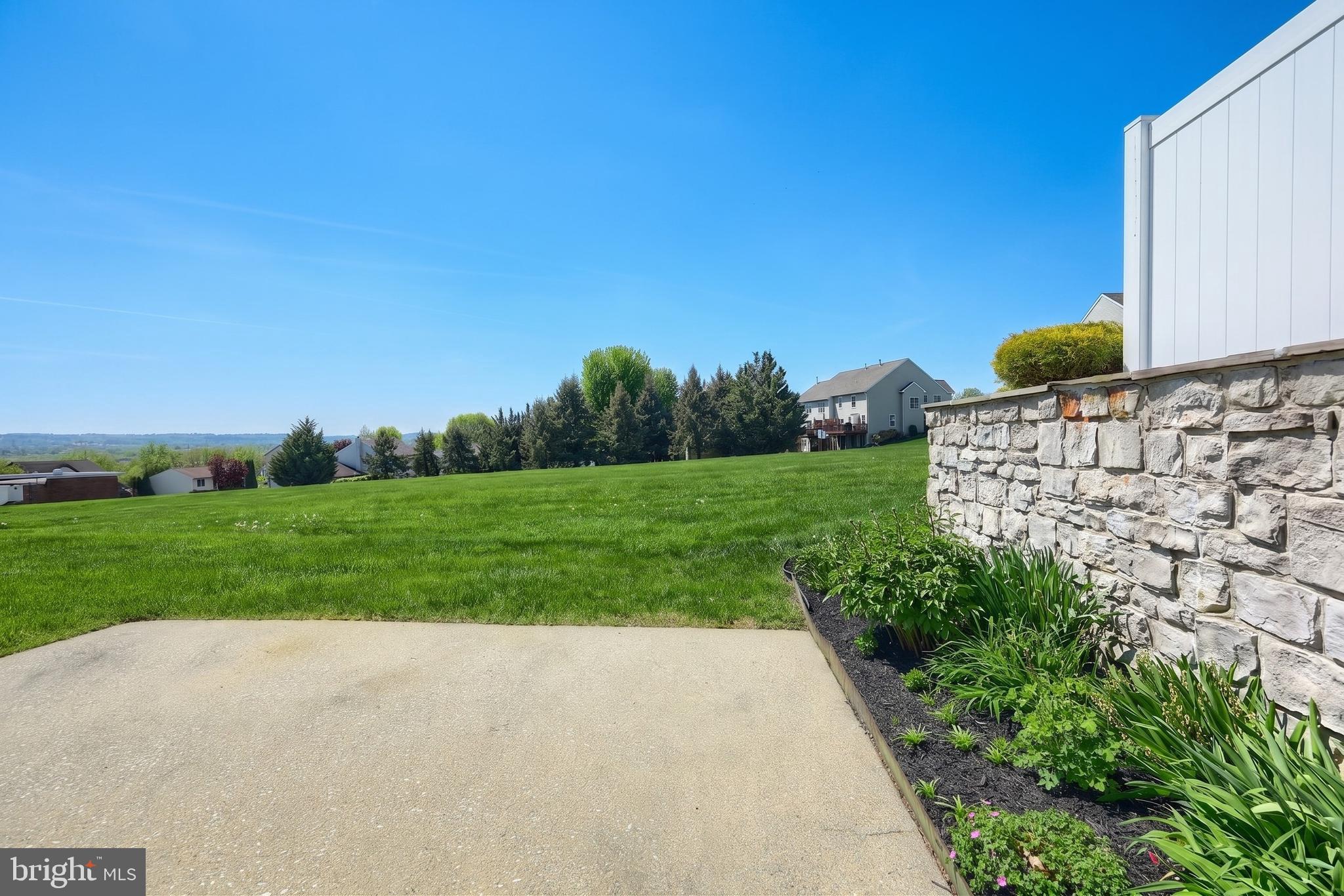 548 BUCKTHORN DRIVE 16