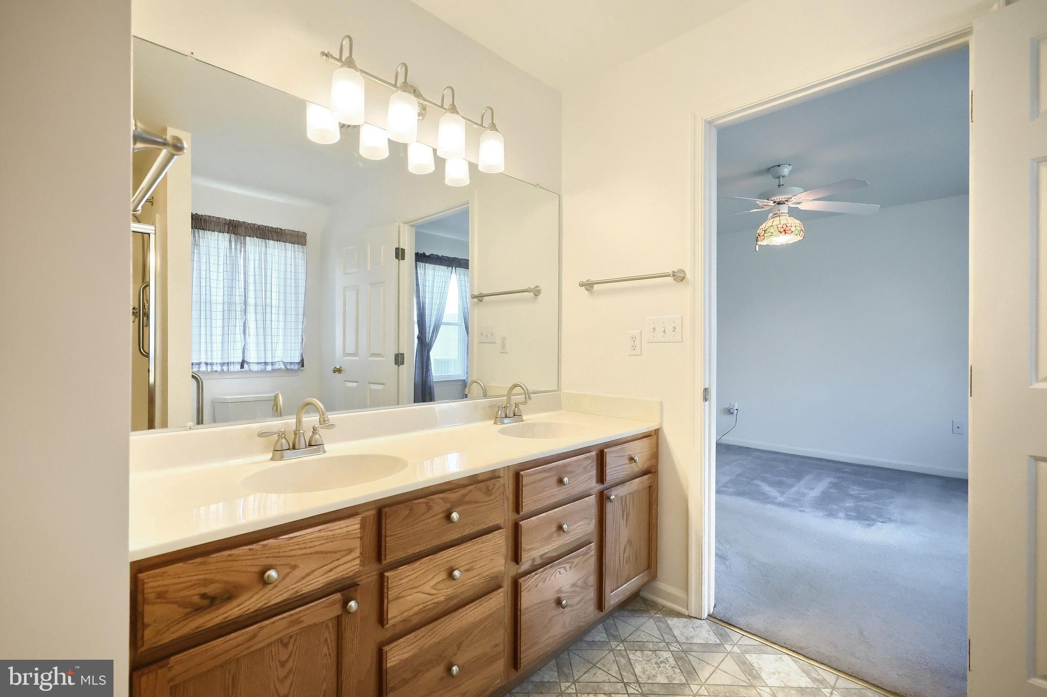 WHITE OAK MANOR - Residential