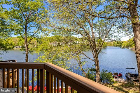 Photo of 11024 Thrush Ridge Road, RESTON, VA 20191 (MLS # VAFX2306136)