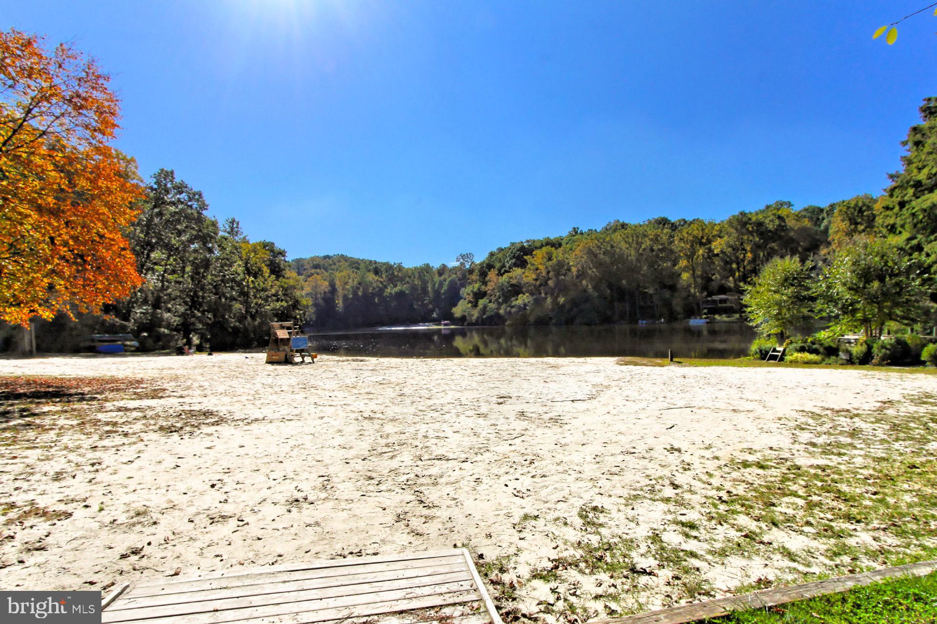 LAKE BARCROFT - Residential