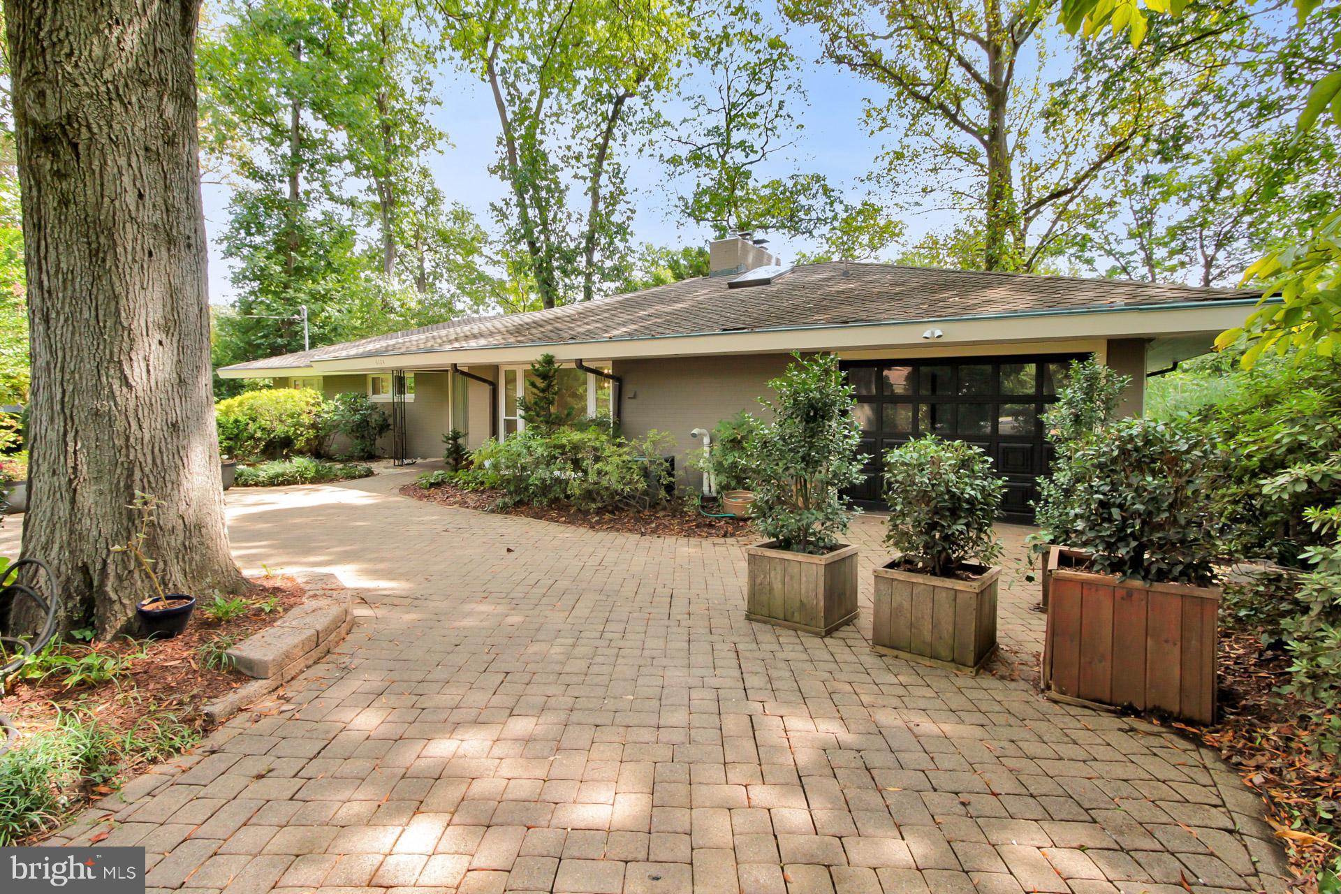 LAKE BARCROFT - Residential