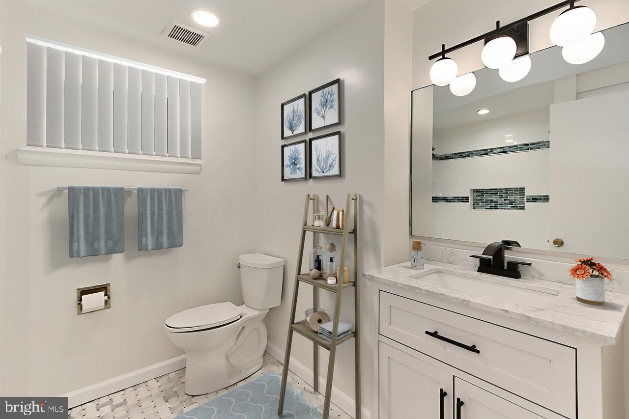 LAKE BARCROFT - Residential