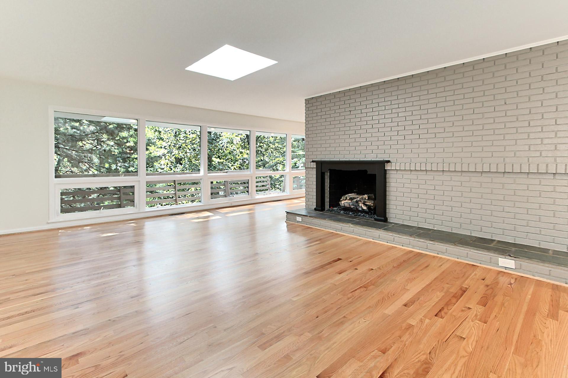 LAKE BARCROFT - Residential