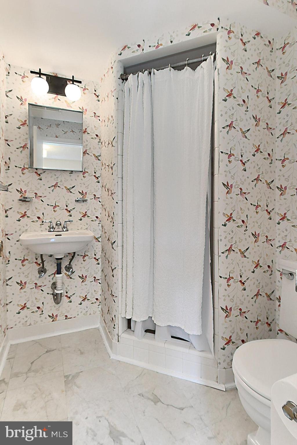 LAKE BARCROFT - Residential