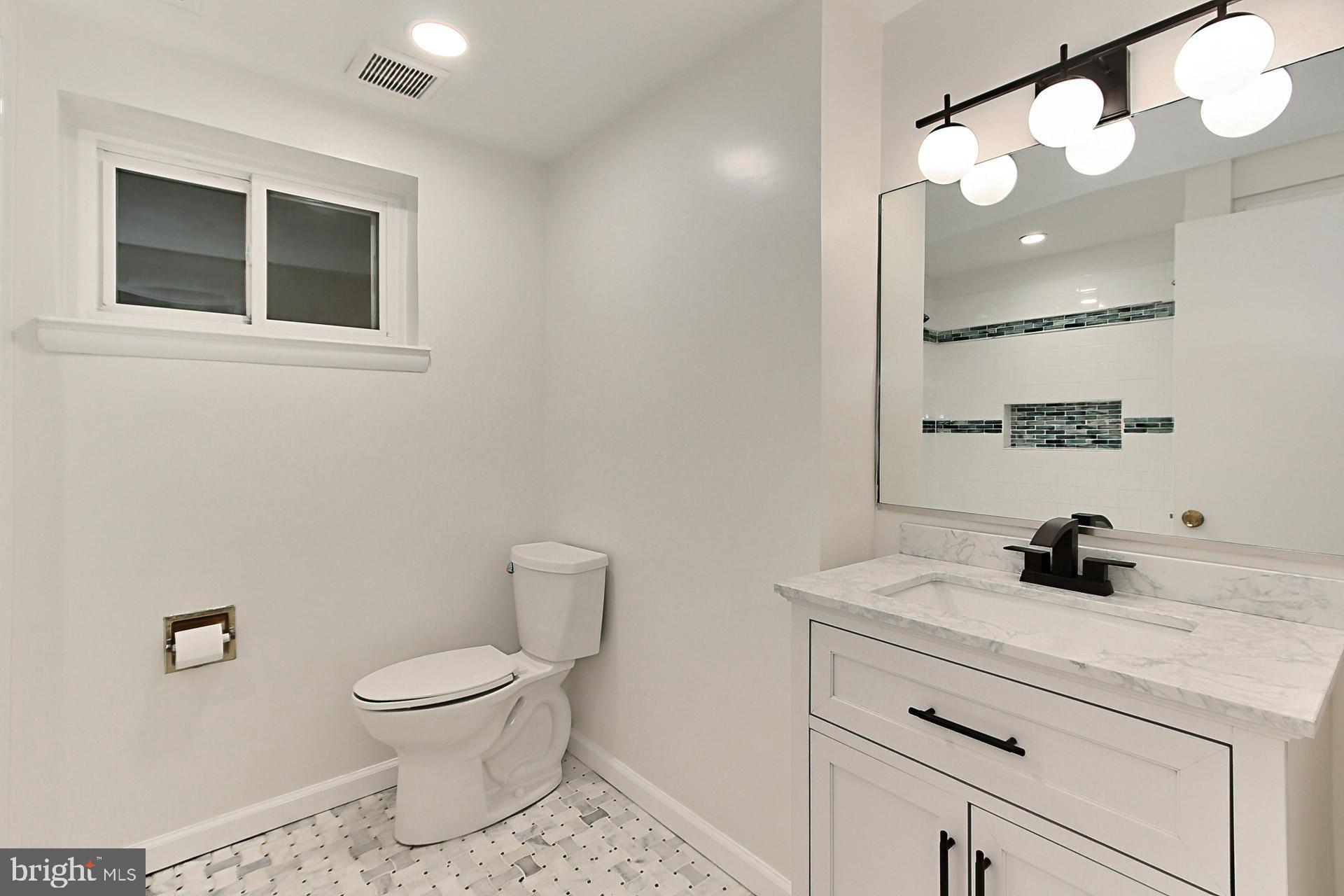 LAKE BARCROFT - Residential