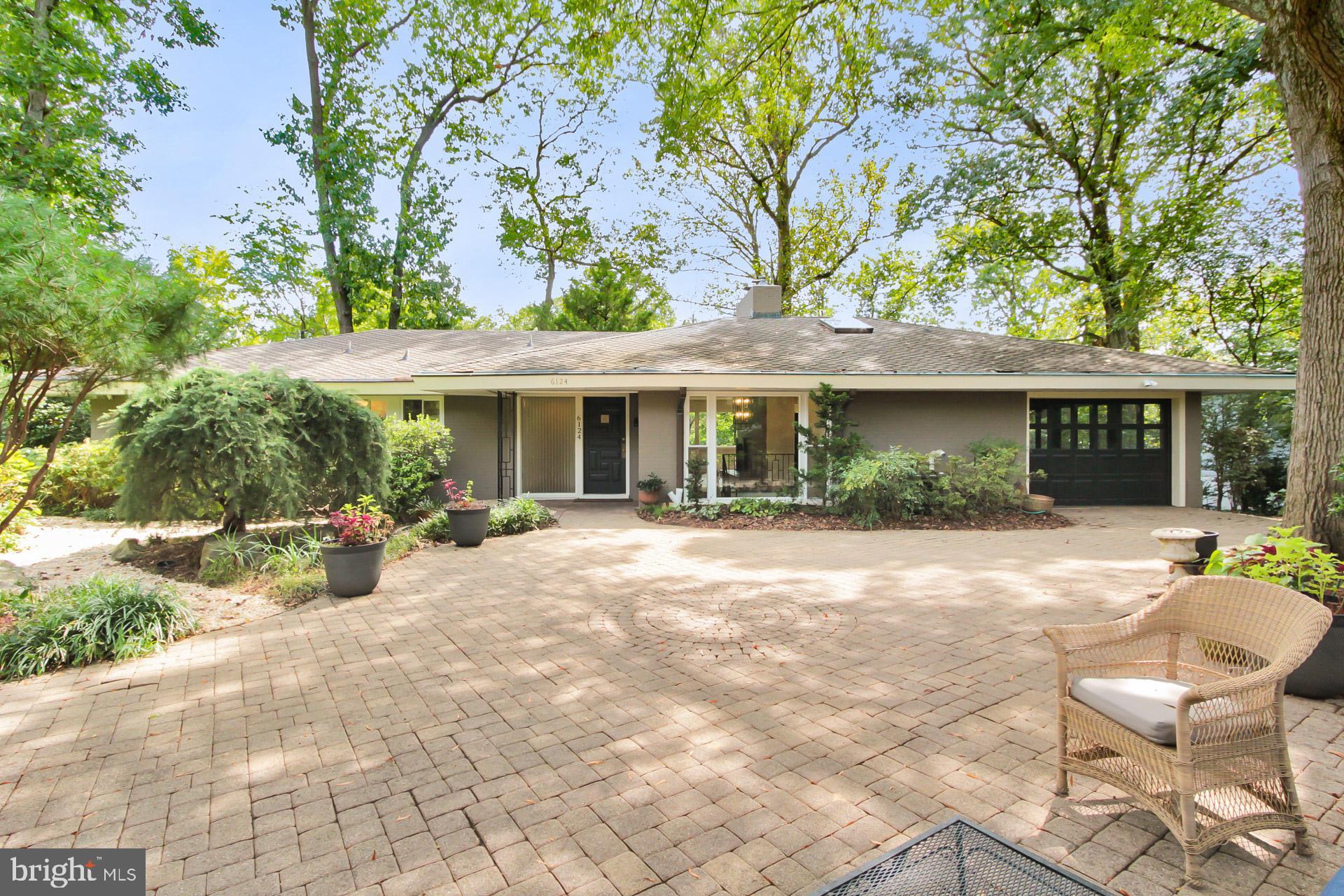 LAKE BARCROFT - Residential