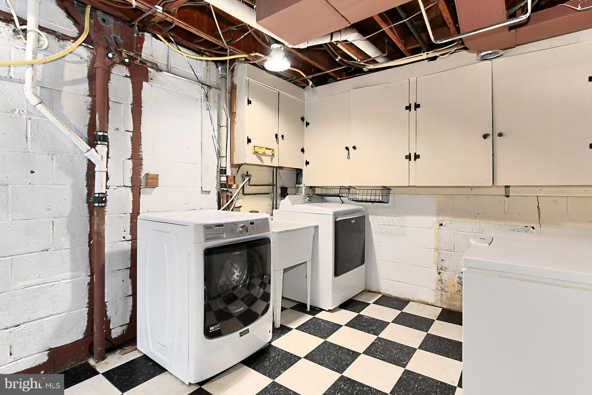 LAKE BARCROFT - Residential