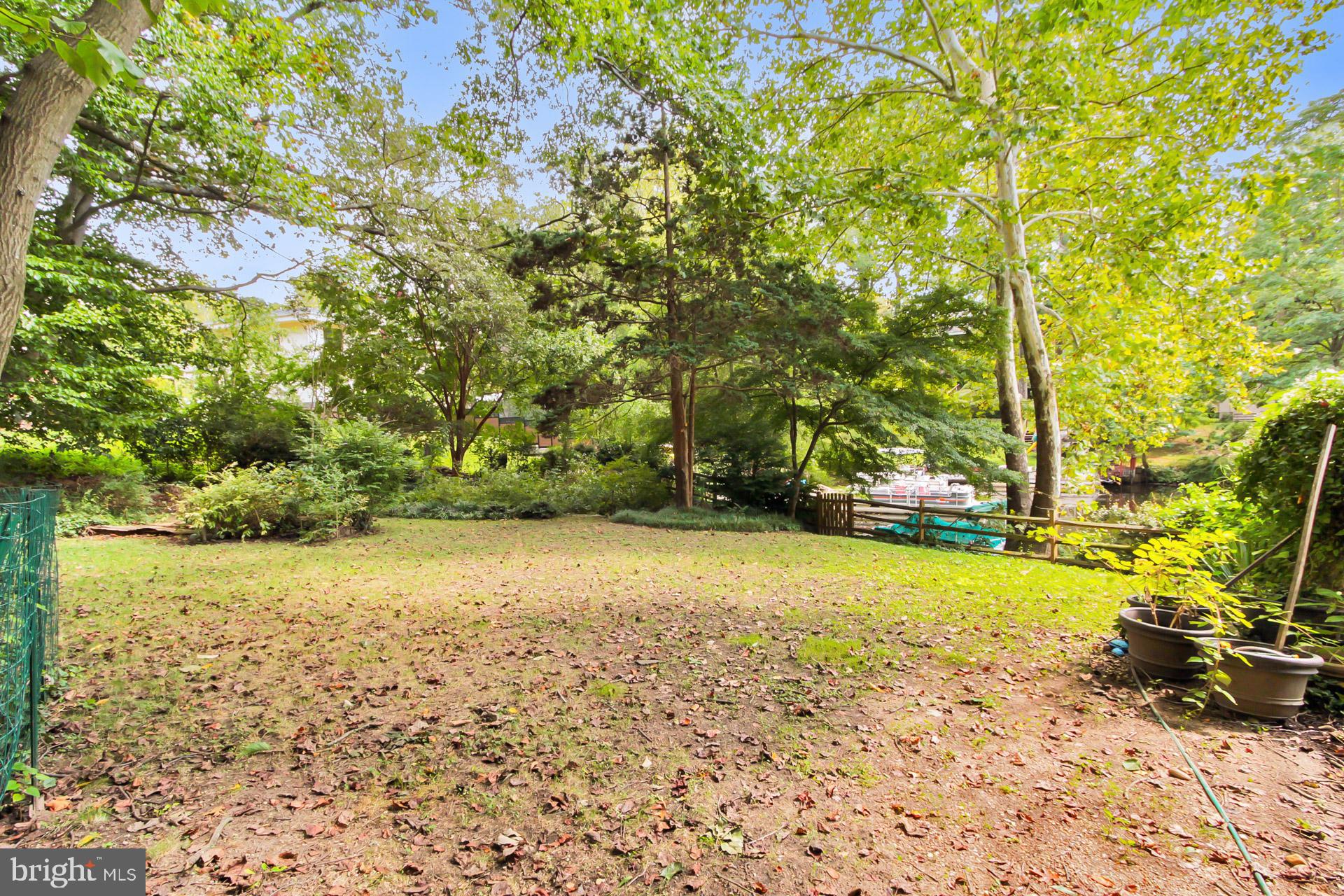 LAKE BARCROFT - Residential