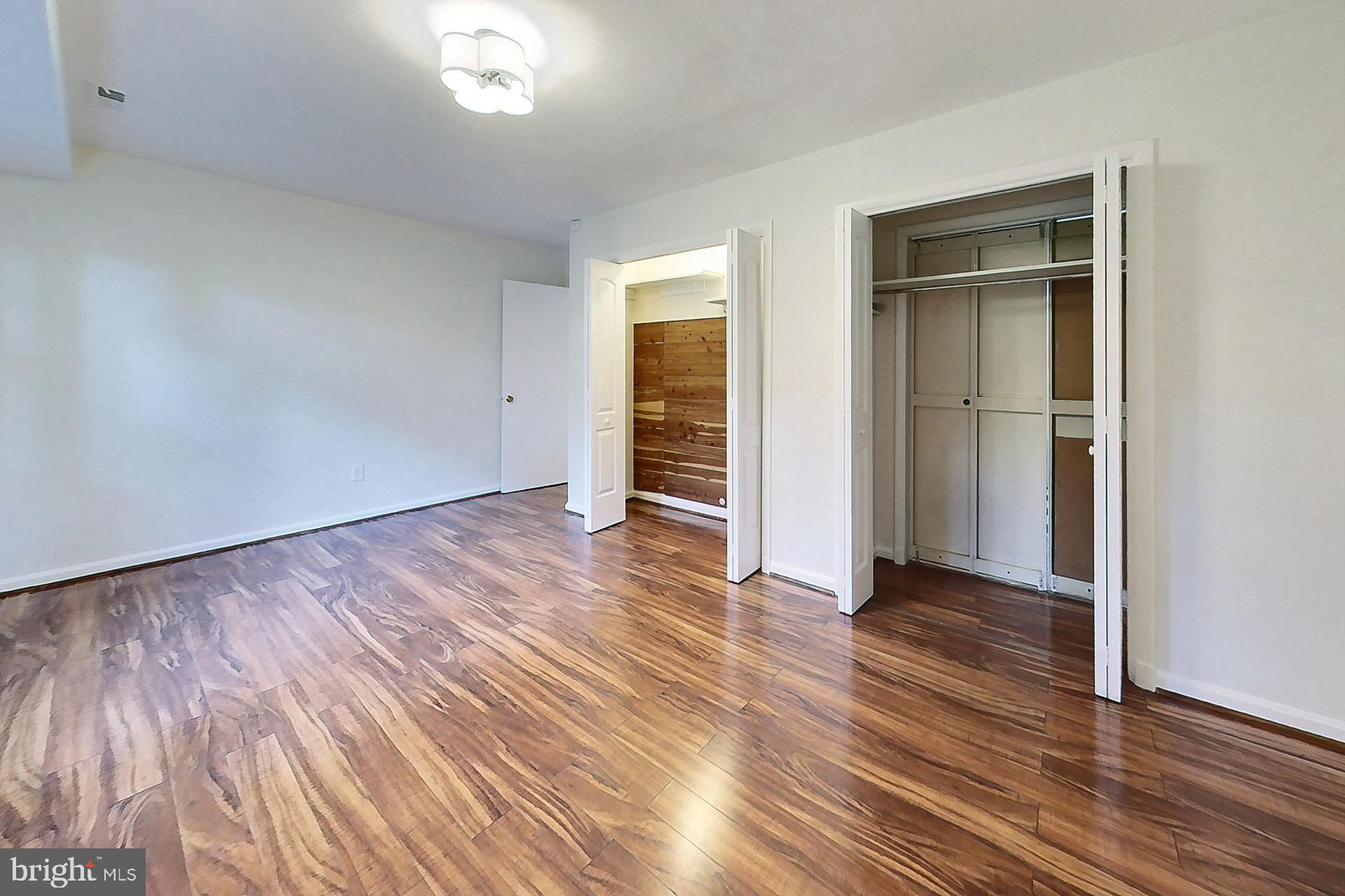 LAKE BARCROFT - Residential