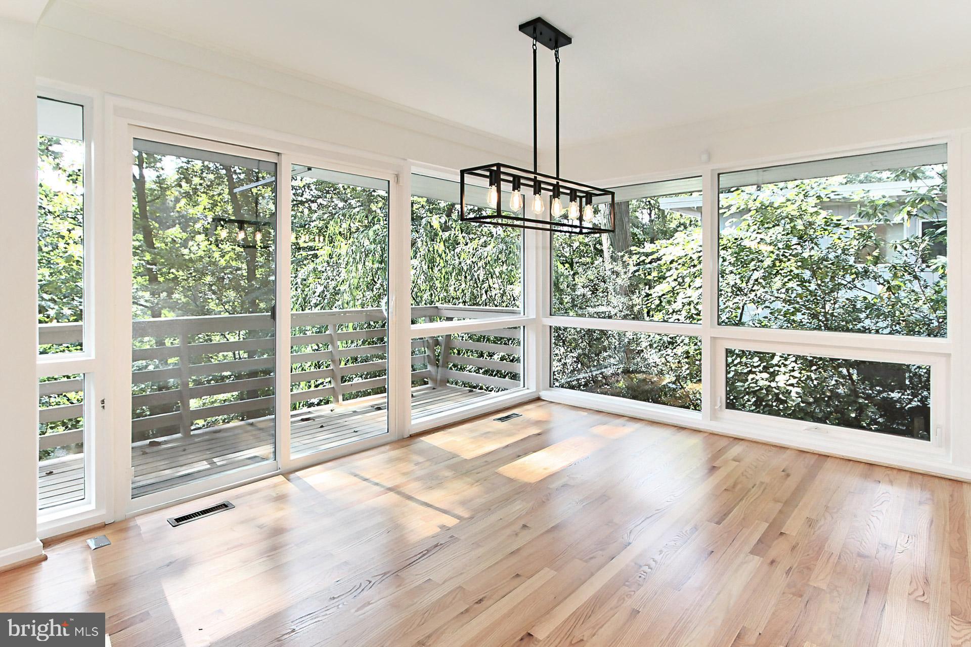 LAKE BARCROFT - Residential