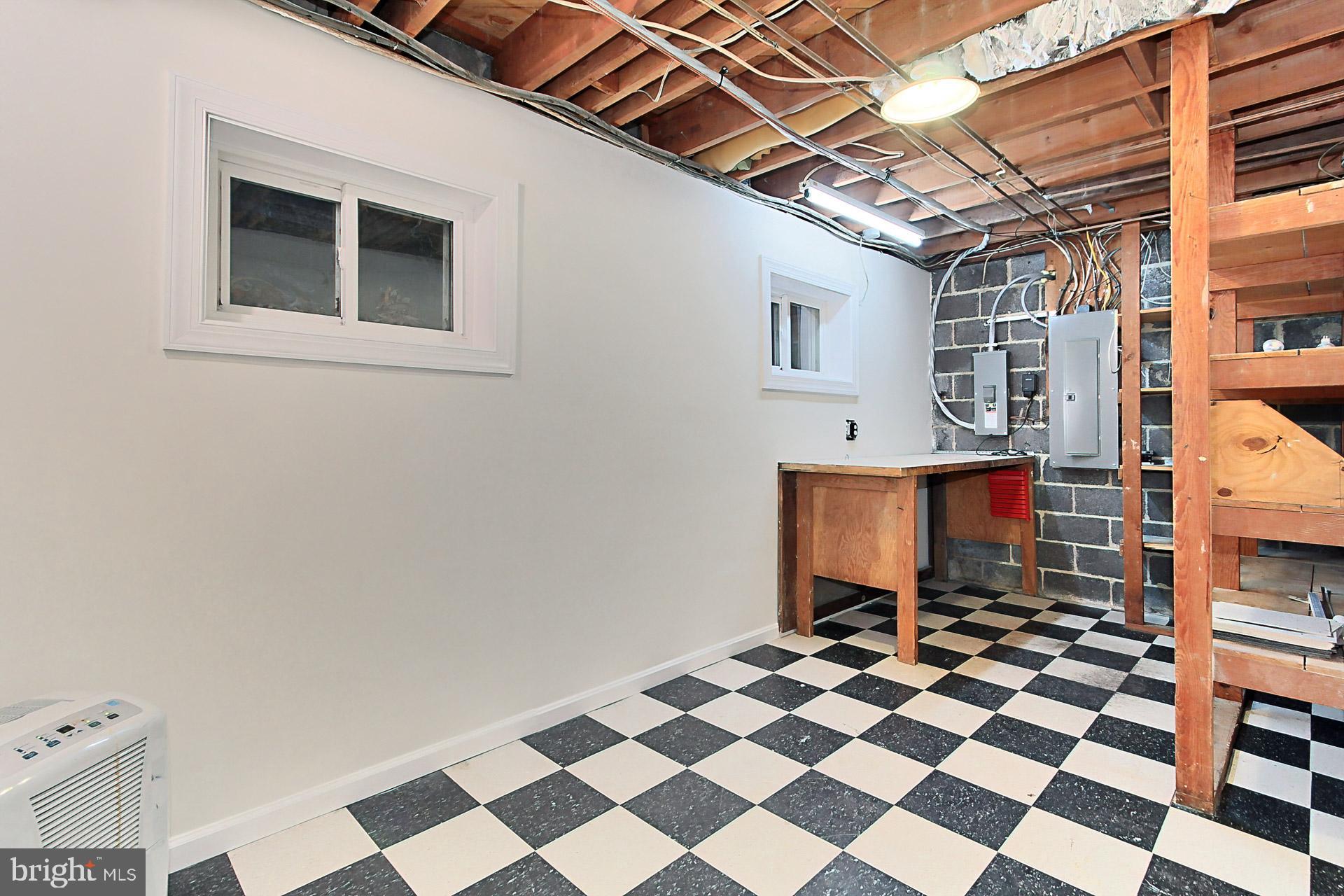 LAKE BARCROFT - Residential