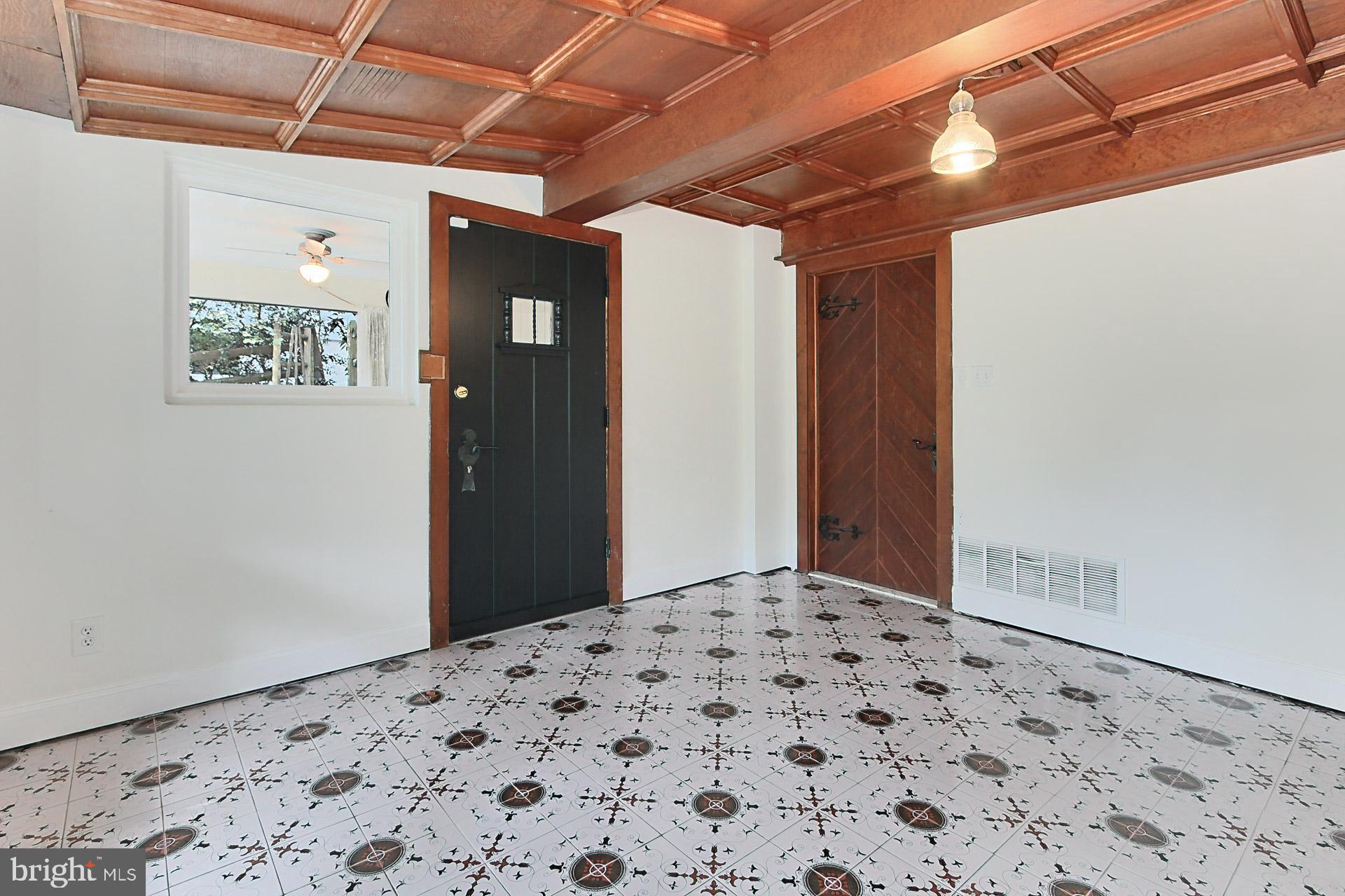 LAKE BARCROFT - Residential